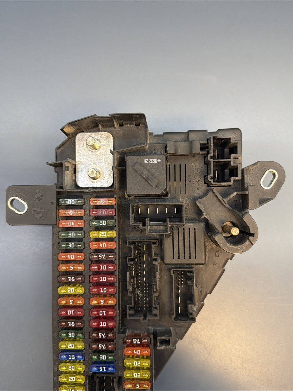 04-10 BMW E60 E63 E64 M5 M6 REAR POWER DISTRIBUTION RELAY FUSE BOX 6906619