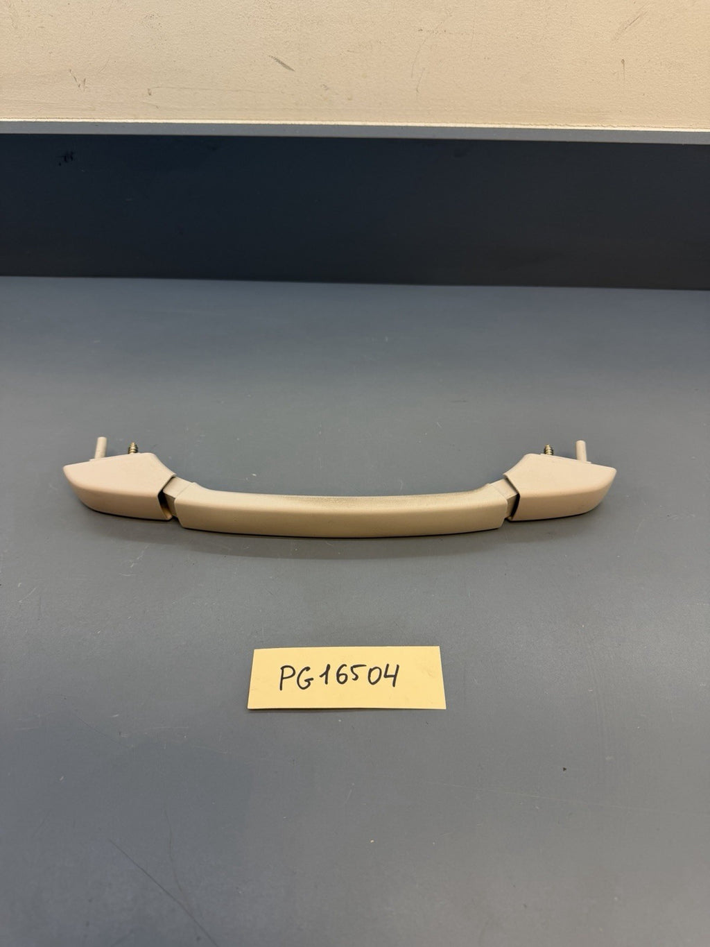 BMW 3 SERIES E46 98-06 REAR DRIVER OFFSIDE RIGHT GRAB HANDLE 8231324