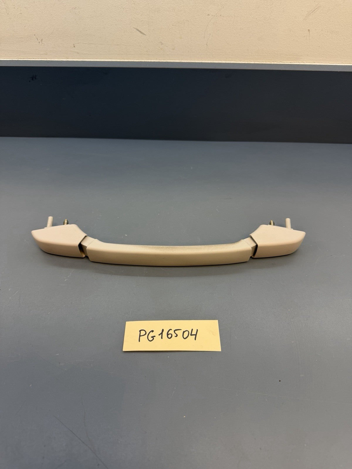 BMW 3 SERIES E46 98-06 REAR DRIVER OFFSIDE RIGHT GRAB HANDLE 8231324