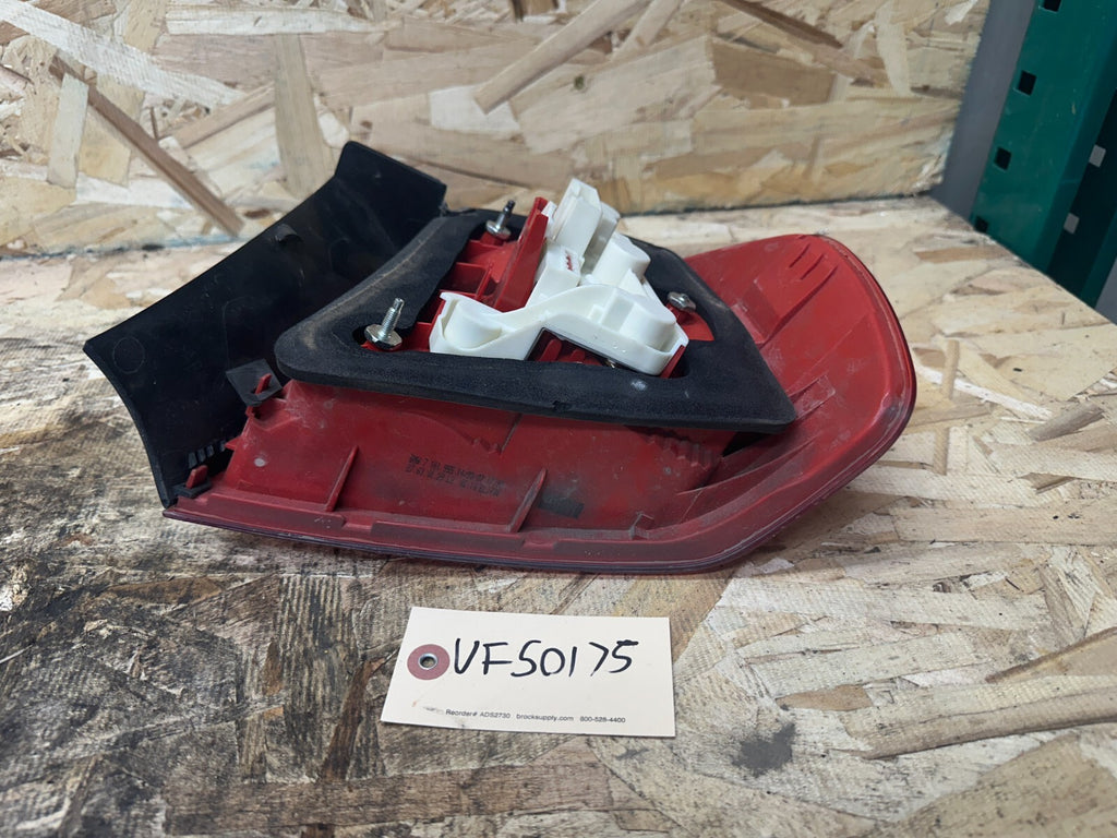 BMW 2006-2008 E90 3 SERIES SEDAN LEFT DRIVER OUTER TAIL LIGHT OEM 7161955