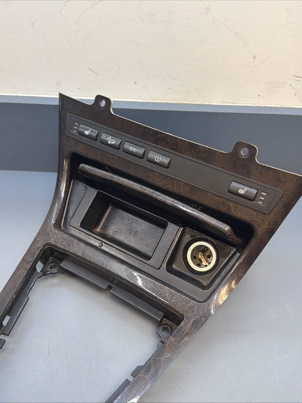 07-10 BMW X3 OEM SHIFTER TRIM BEZEL ASH TRAY W/HEATED SEAT SWITCH PANEL 3411706