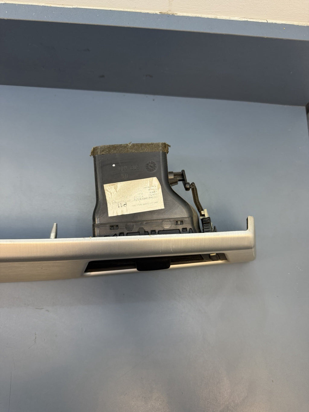 BMW 05-13 E90 3 SERIES RIGHT DASH VENT TRIM ALUMINUM OEM 9147391 *NOTE*