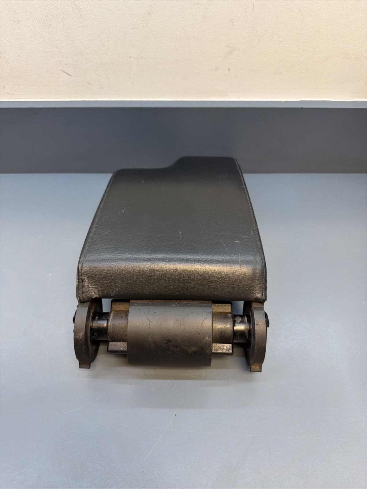 BMW E46 2 DOOR 4 DOOR CENTER CONSOLE ARMREST STORAGE LEATHER BLACK 8213678