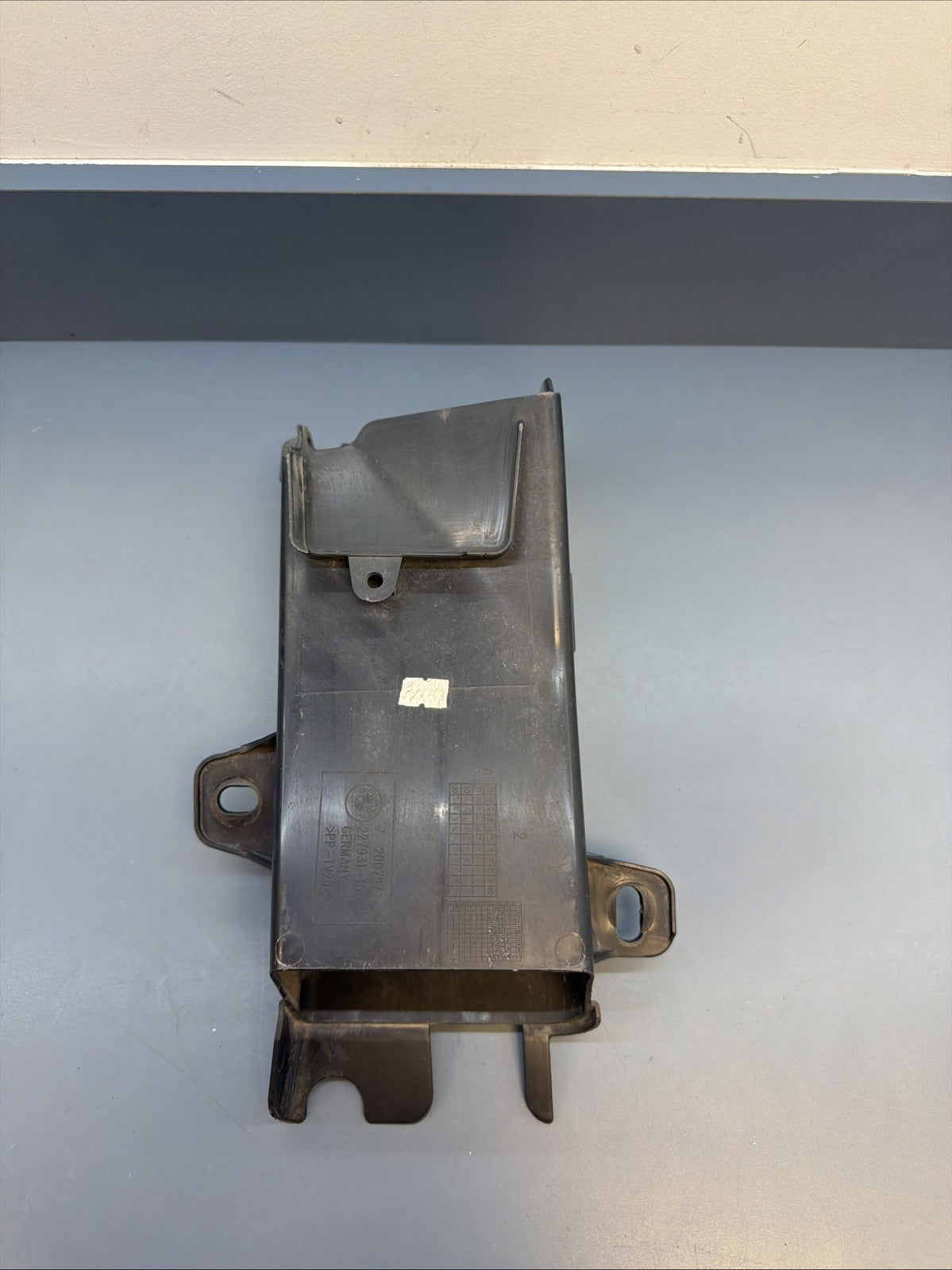 11-16 BMW F10 535i N55 Front Left Lower Brake Air Vent Duct Channel 7200797 OEM