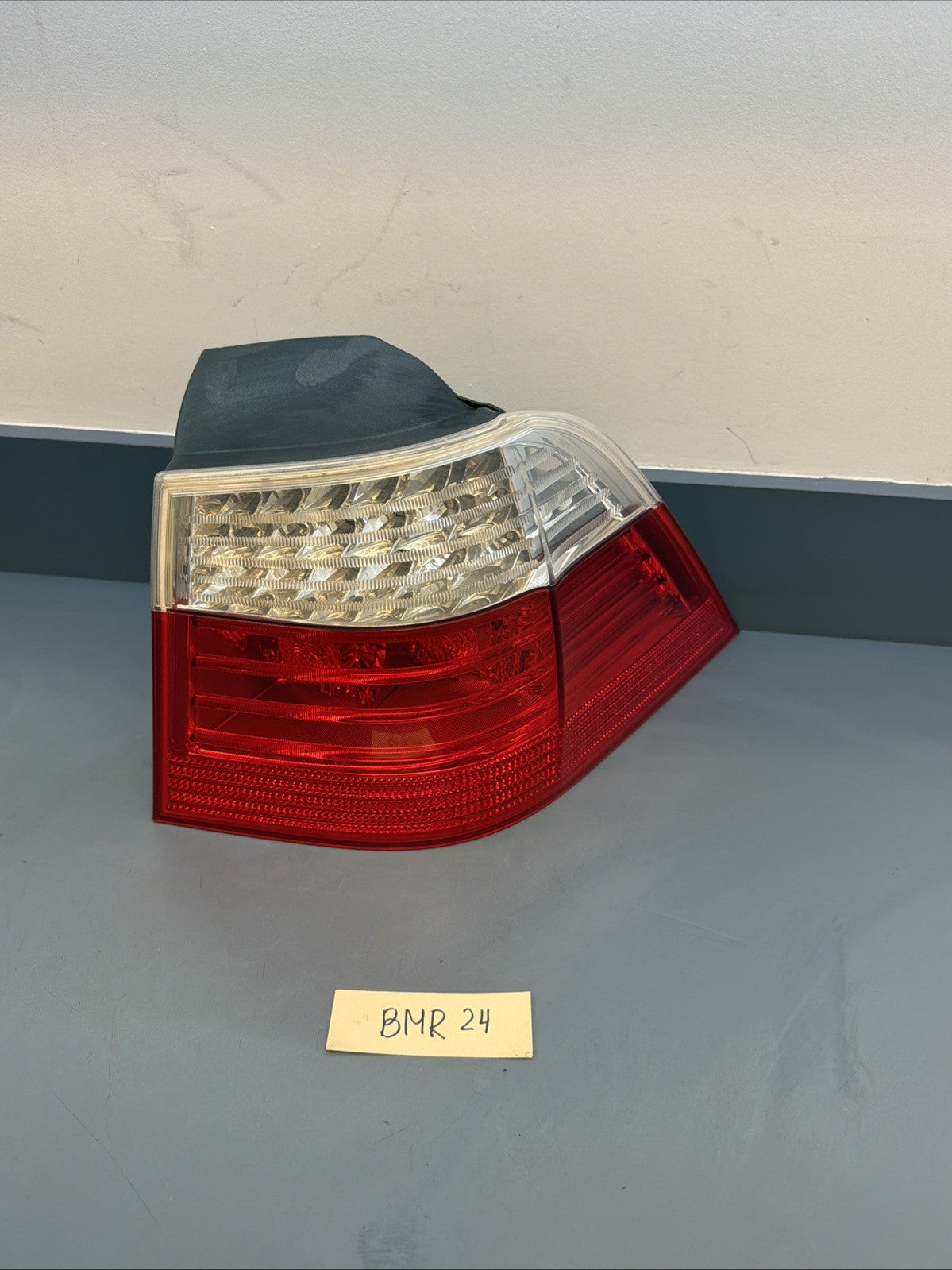 08-10 BMW E61 535I 528I LCI WAGON REAR RIGHT OUTER TAIL LIGHT ASSEMBLY 7177696
