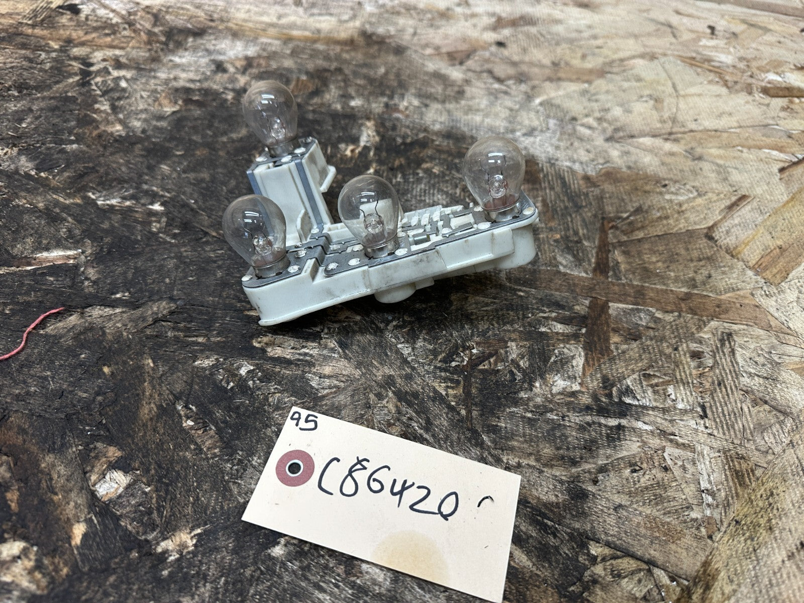 BMW 06-08 E90 PRE LCI RIGHT/PASSANGER SIDE TAILLIGHT BULB HOLDER OEM 6937474