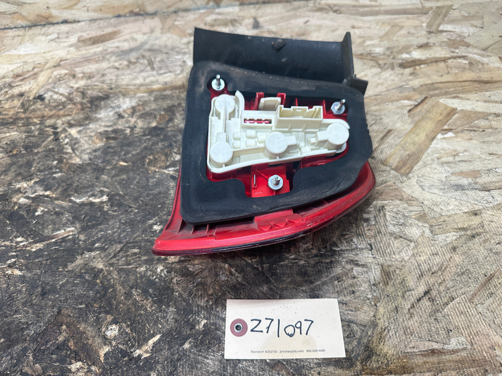 BMW 04-08 E90 3 SERIES OUTER FENDER TAIL LIGHT SET 2PC OEM 7161955+7161956