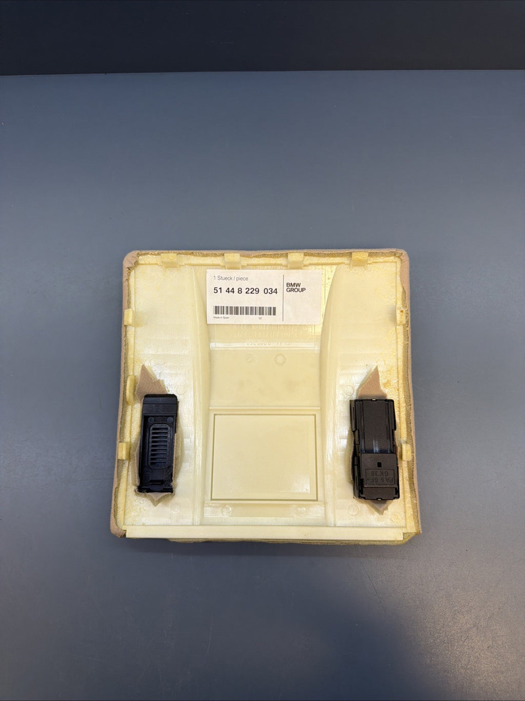 99-05 OEM BMW E46 325 Sedan Front Headliner Sunroof Switch Trim Beige 8229034
