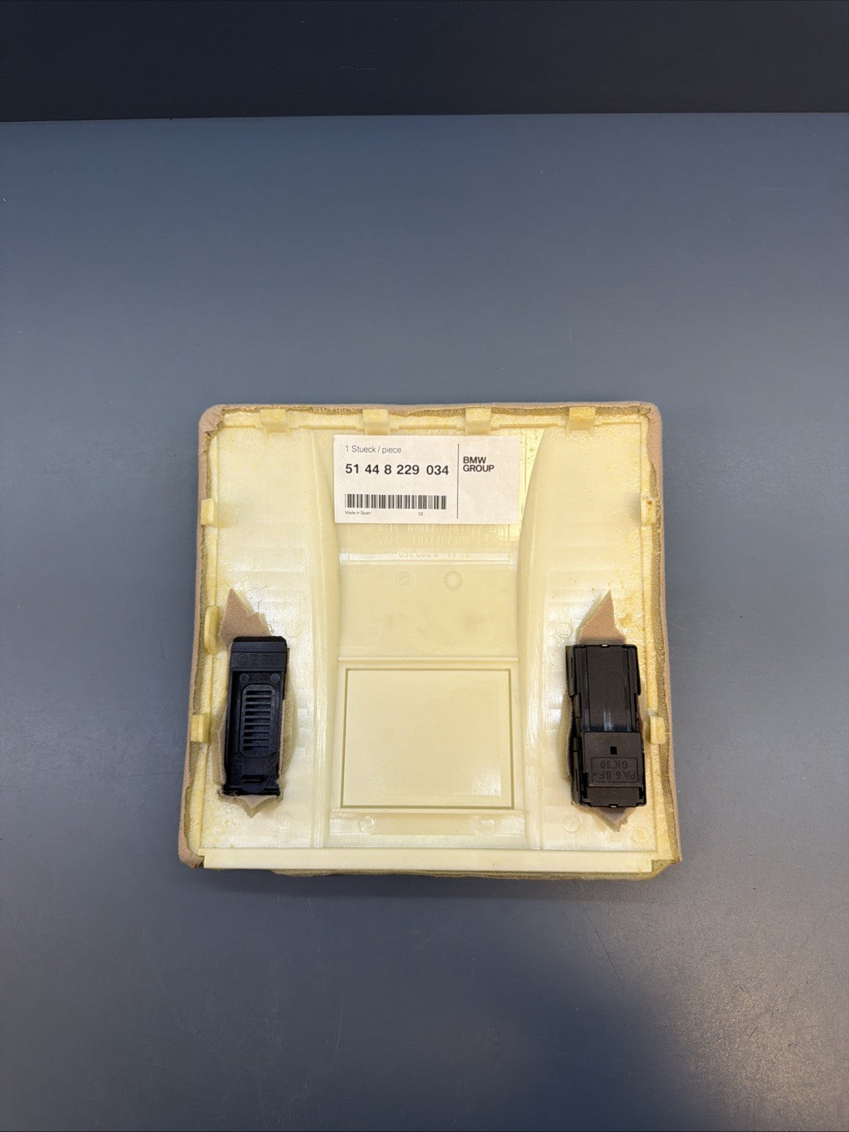 99-05 OEM BMW E46 325 Sedan Front Headliner Sunroof Switch Trim Beige 8229034