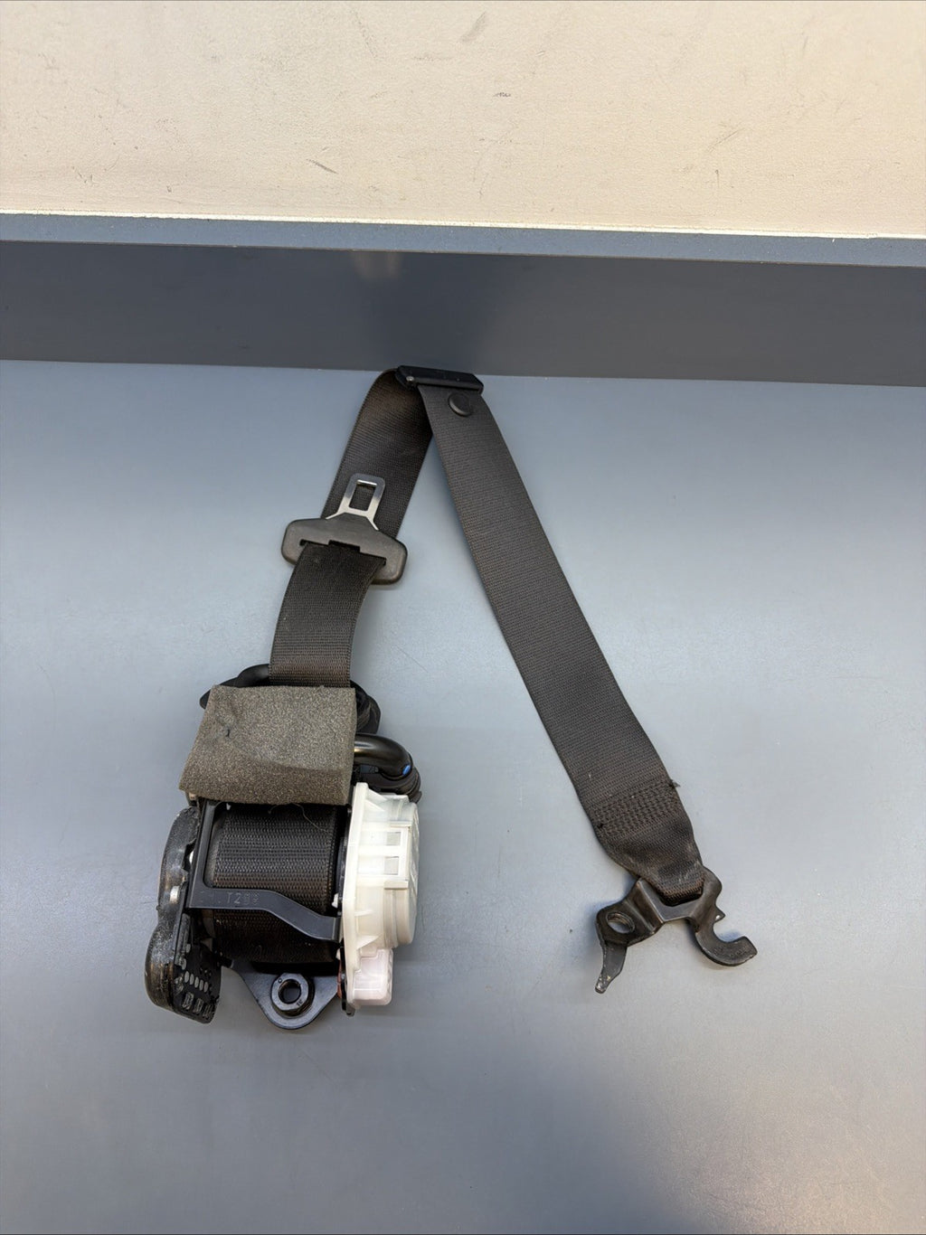 2011-2017 BMW X3 Front Seat Belt bucket passenger buckle S2736725001 OEM