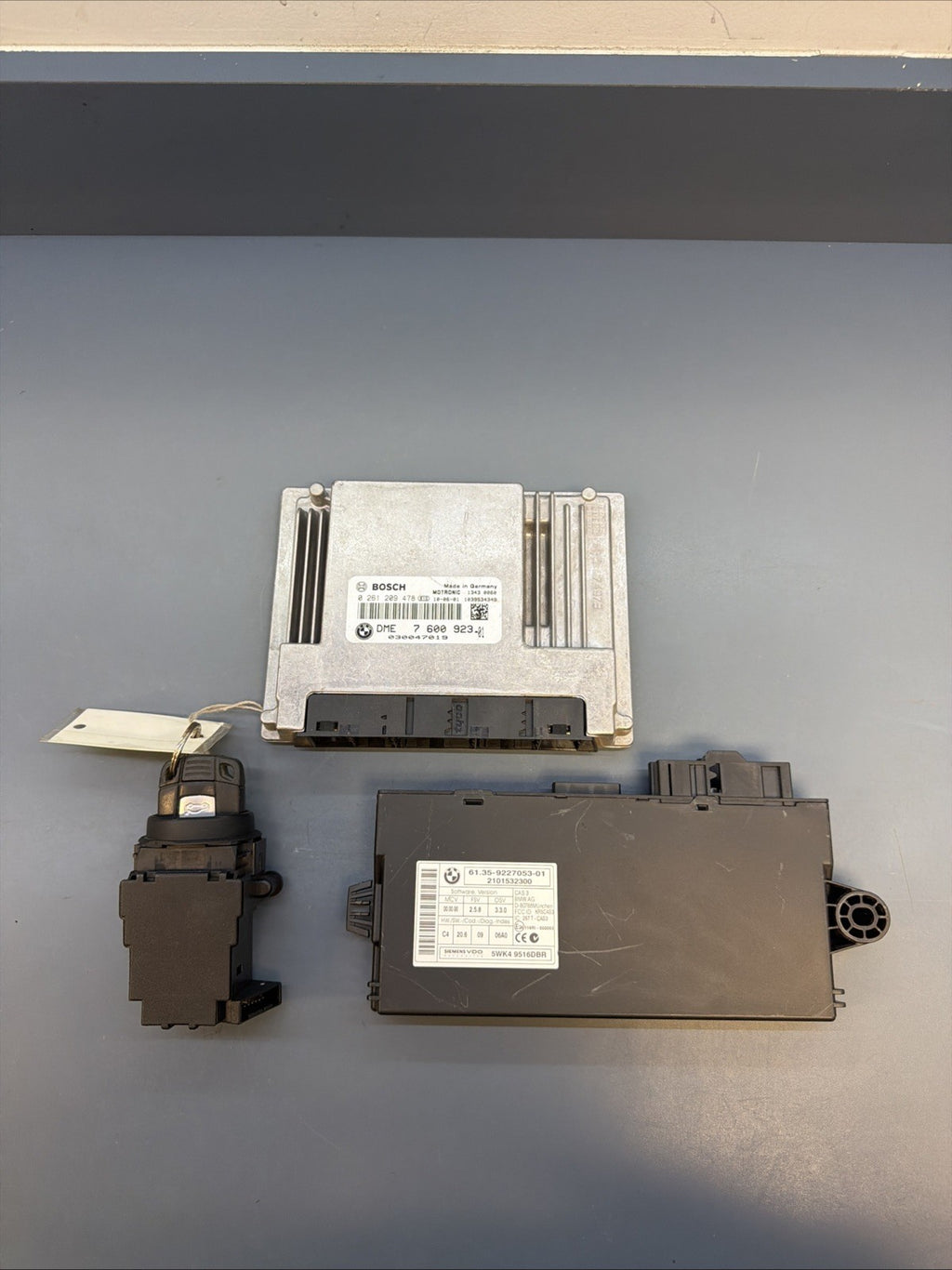 2007-2010 BMW 650i E63 Engine Computer Control Module DME CAS with key  7600923