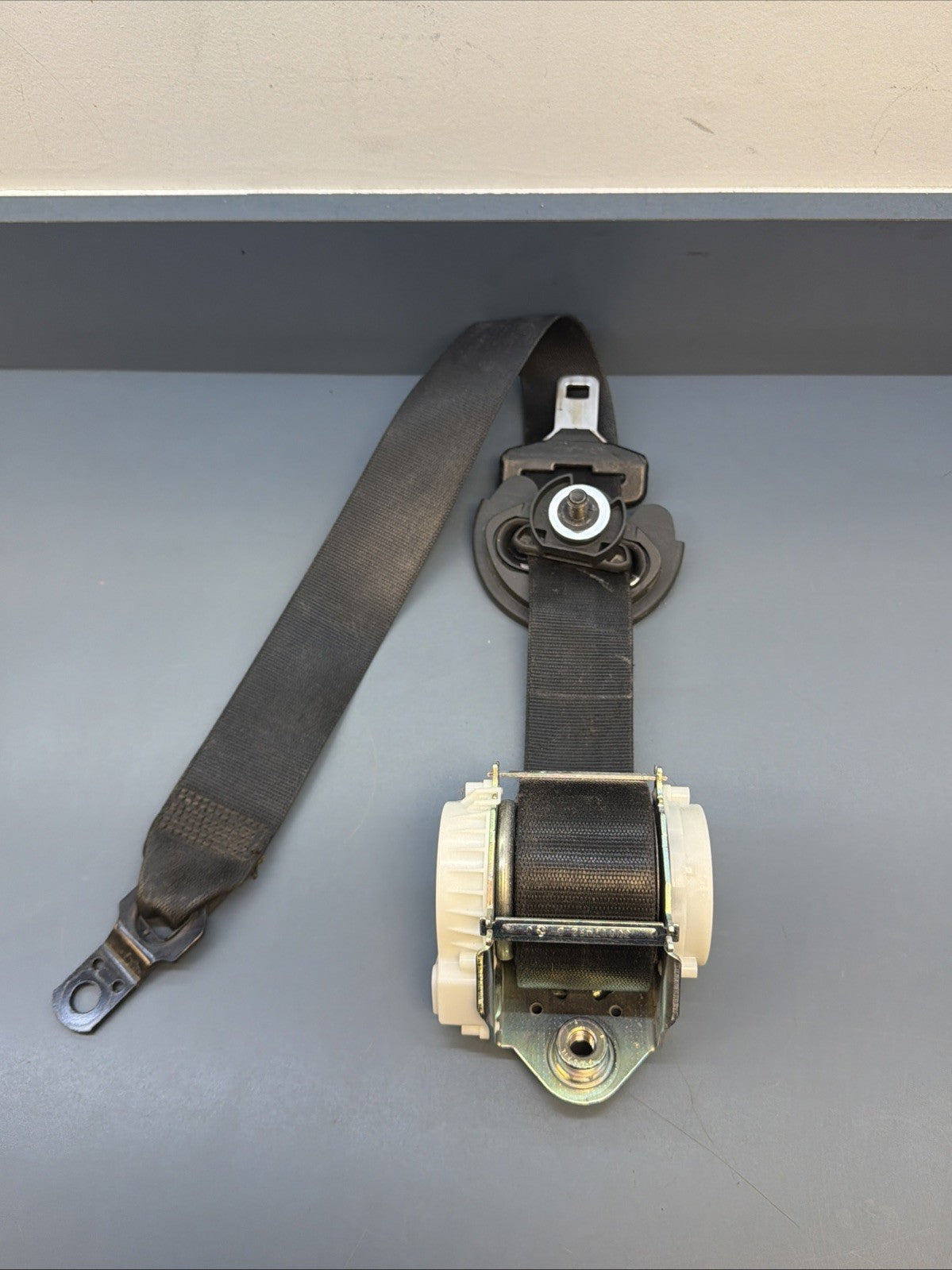 2004 - 2010 BMW X3 E83 FRONT LEFT DRIVER SIDE SEAT BELT STRAP 34003071B OEM