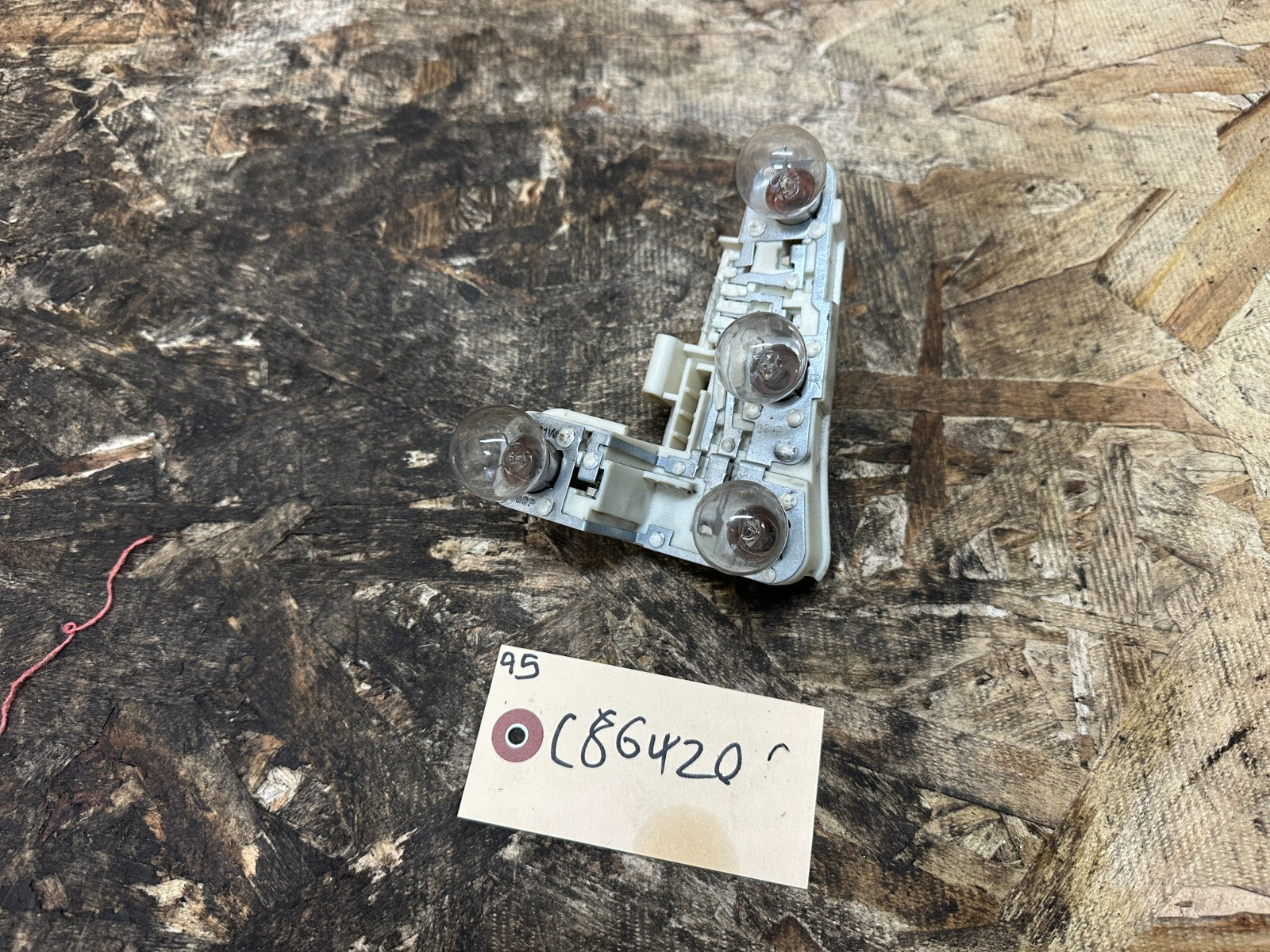 BMW 06-08 E90 PRE LCI RIGHT/PASSANGER SIDE TAILLIGHT BULB HOLDER OEM 6937474