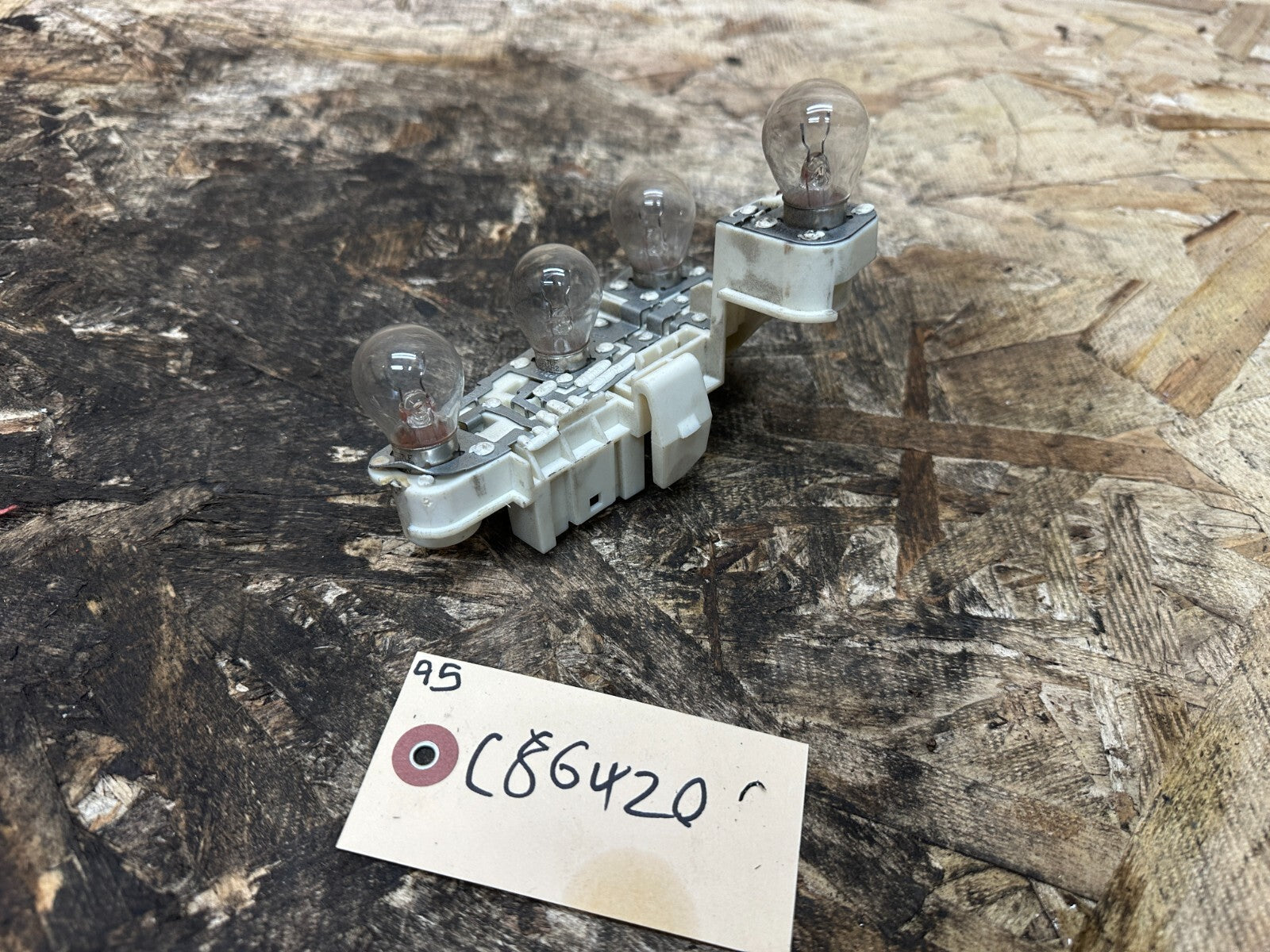 BMW 06-08 E90 PRE LCI RIGHT/PASSANGER SIDE TAILLIGHT BULB HOLDER OEM 6937474