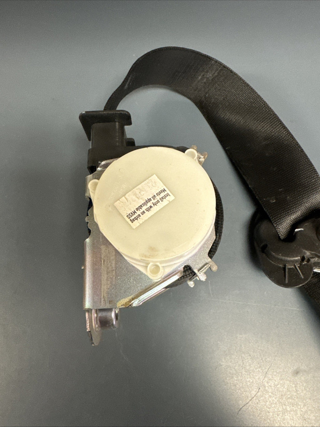 2006 - 2011 BMW 328I LEFT DRIVER SIDE SEATBELT RETRACTOR