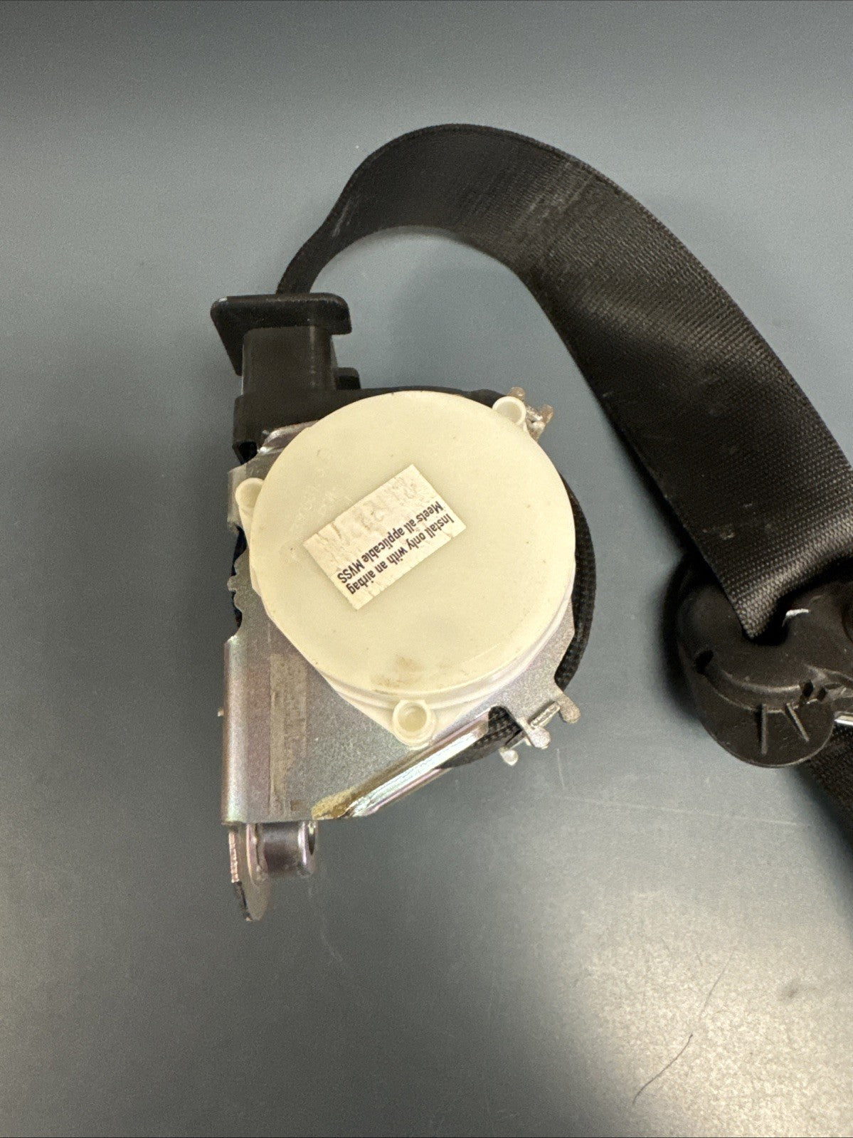 2006 - 2011 BMW 328I LEFT DRIVER SIDE SEATBELT RETRACTOR