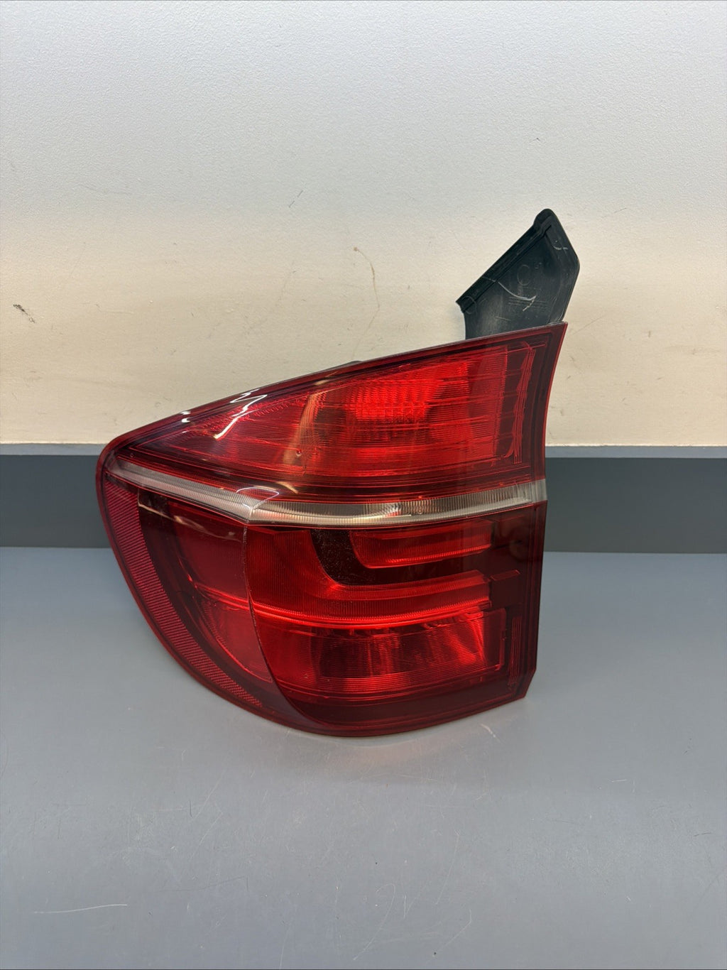 2011-2013 BMW X5 E70 GENUINE Driver Left Side Outer Tail Light Lamp OEM 7227791