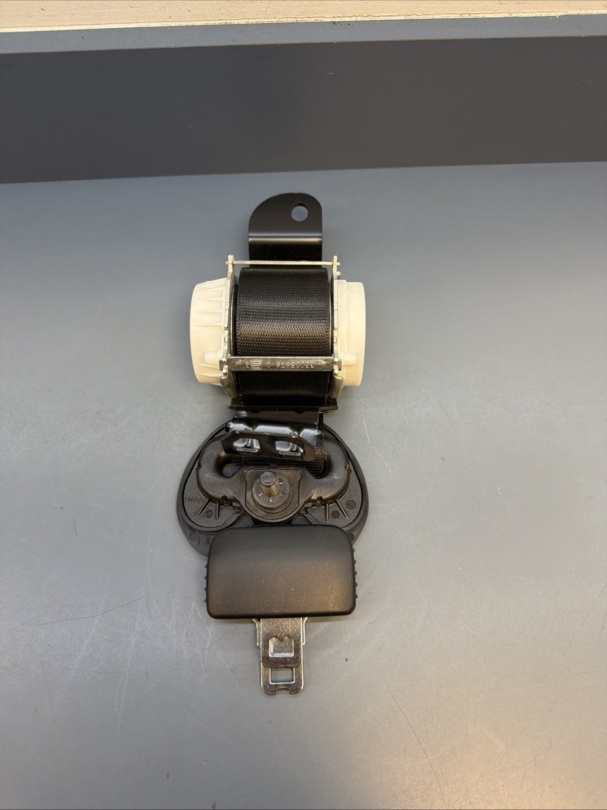 2017 - 2019 BMW X2 F39 CENTER REAR SEAT BELT RETRACTOR ASSEMBLY 34281233A