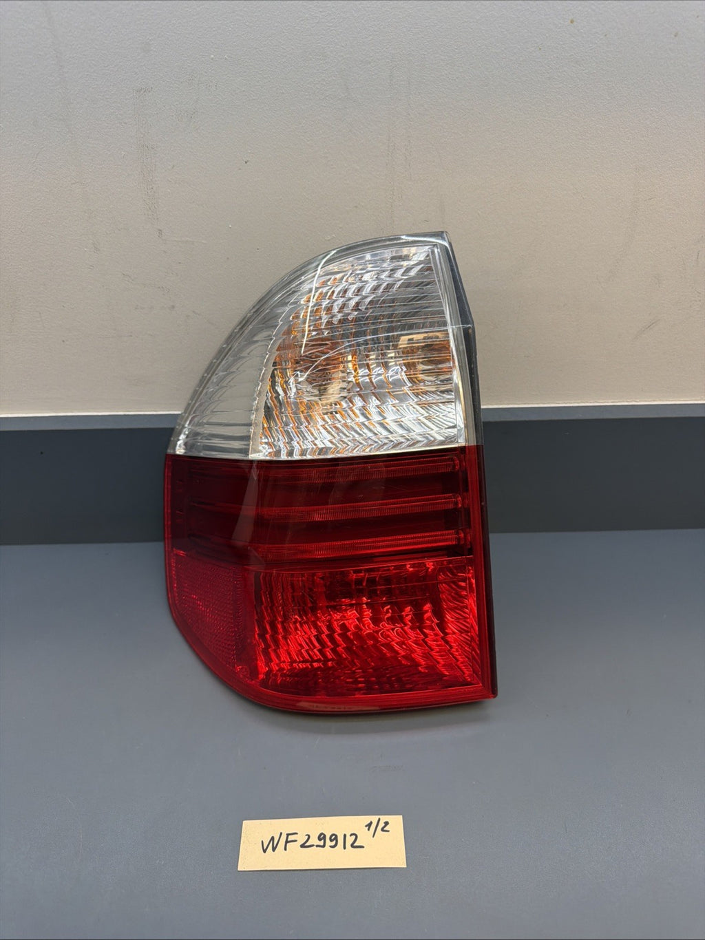 2007-2010 BMW X3 LEFT DRIVER SIDE OUTER TAIL LIGHT LAMP ASSEMBLY 7162211 OEM
