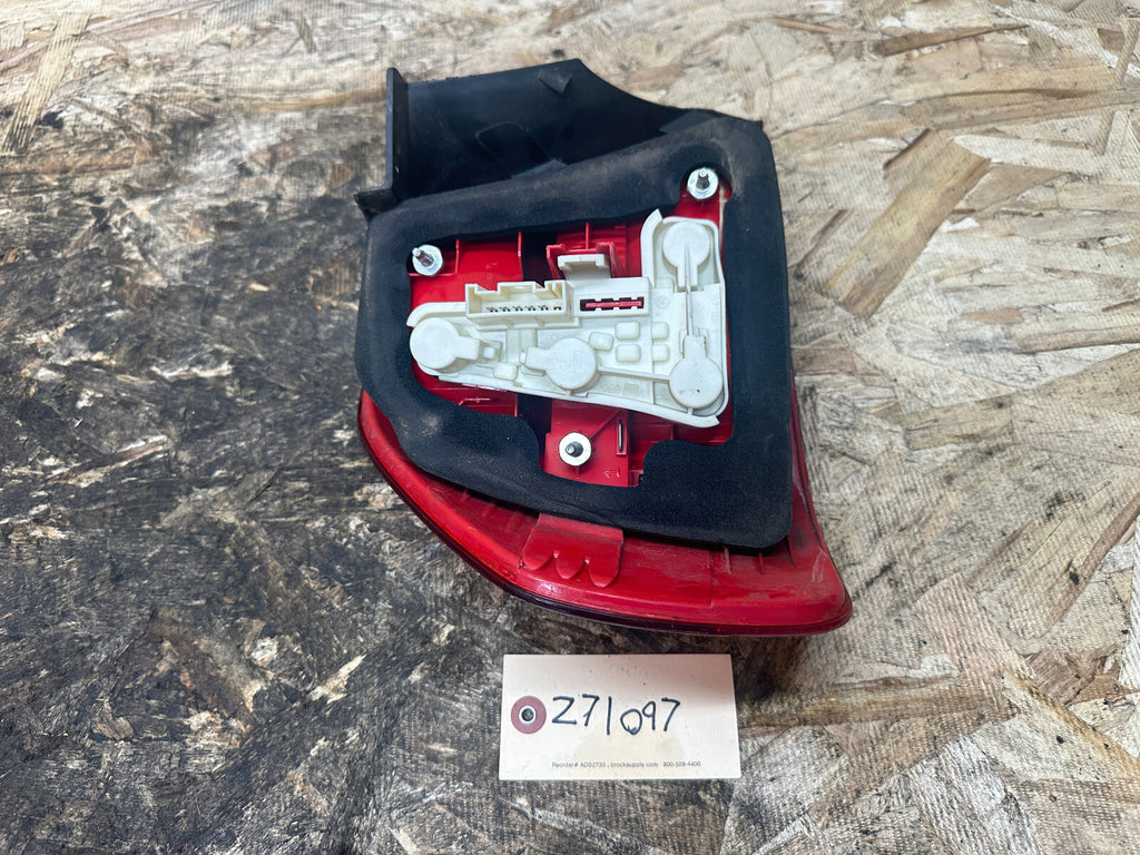 BMW 04-08 E90 3 SERIES OUTER FENDER TAIL LIGHT SET 2PC OEM 7161955+7161956