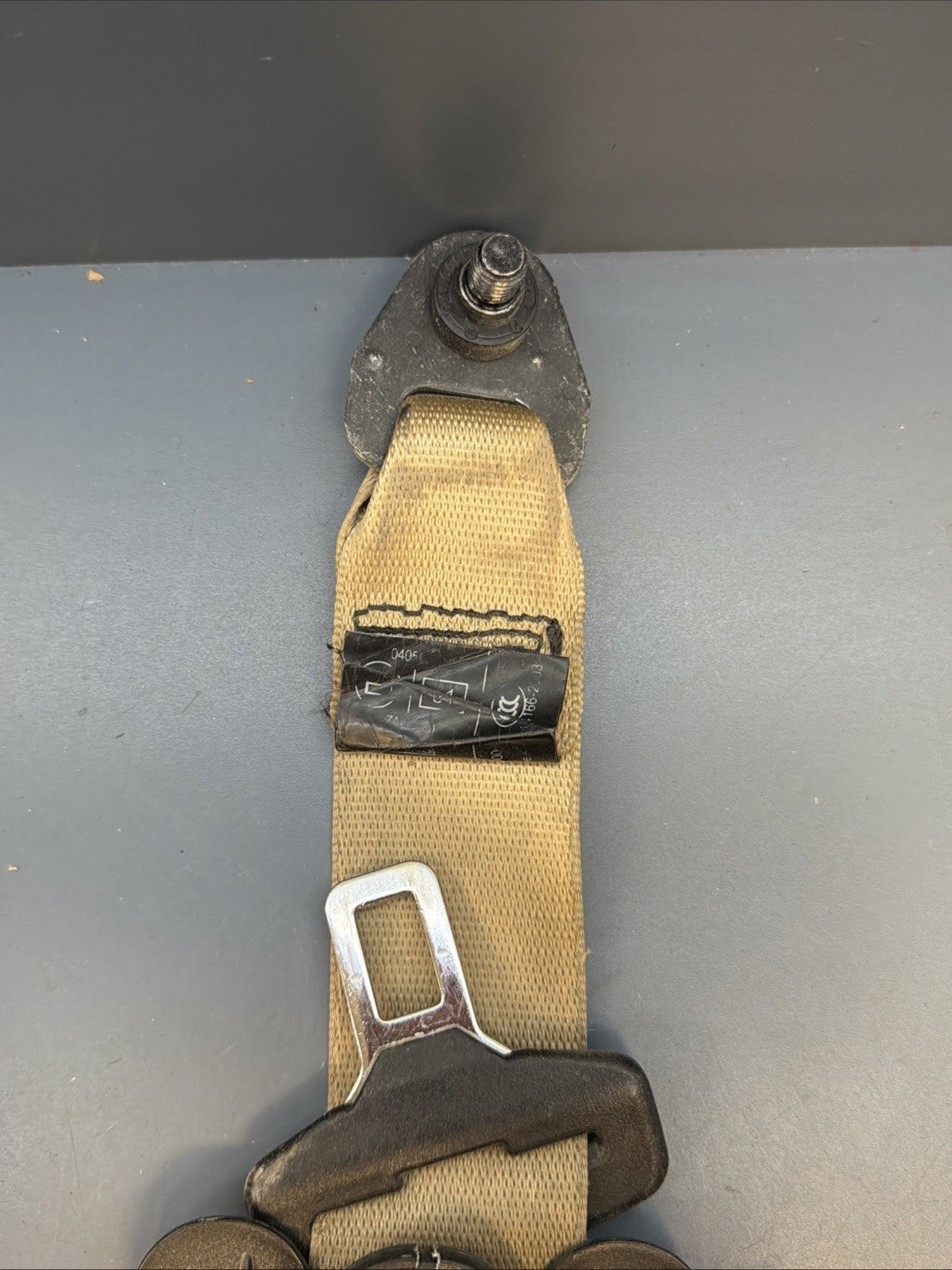  BMW 04-10 E60 5 SERIES BEIGE/TAN LEFT DRIVER SEAT BELT RETRACTOR OEM 601629800D