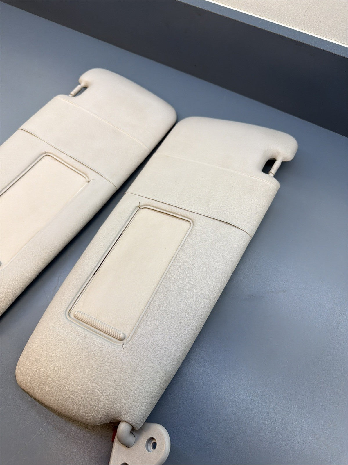 00–03 BMW E46 330ci Right & Left Light Sun Visor Mirror Leather Set OEM