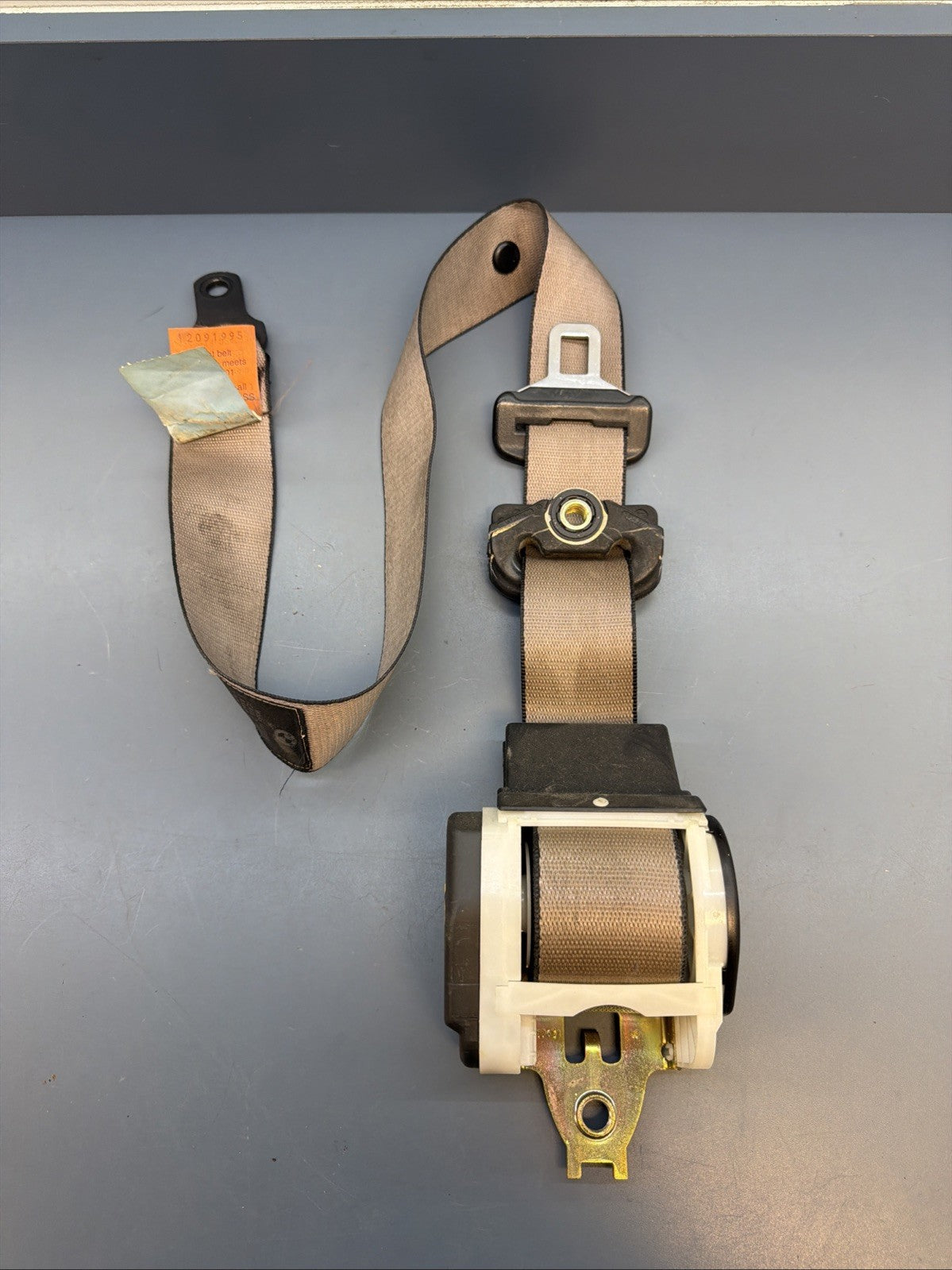89-95 Bmw E34 5 Series Front Right Side Upper Seat Belt Retractor Beige 8208880