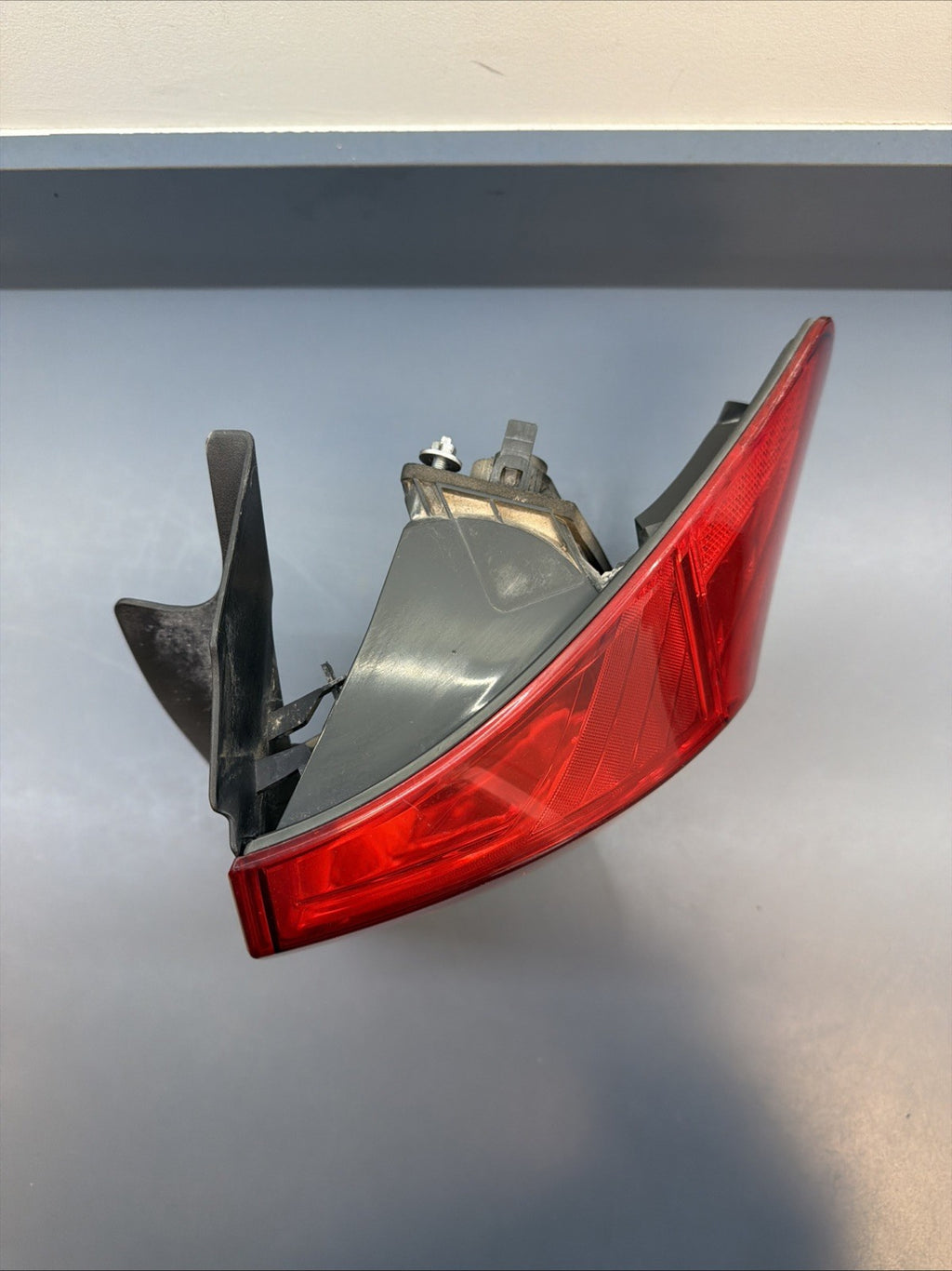 2013 2014 2015 BMW E84 X1 REAR RIGHT OUTER TAIL LIGHT ASSEMBLY OEM 2990112