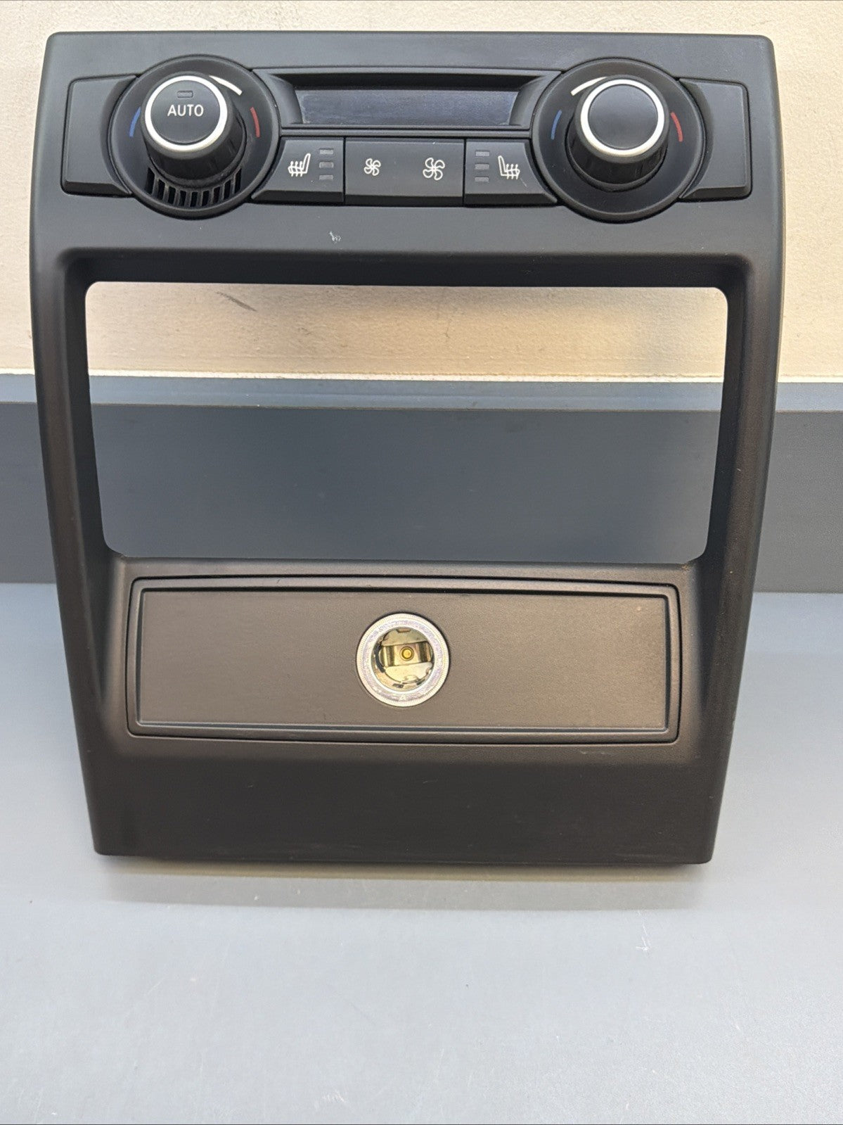 2007 - 2013 BMW E70 X5 CENTER CONSOLE REAR CLIMATE CONTROL with TRIM OEM 9215515