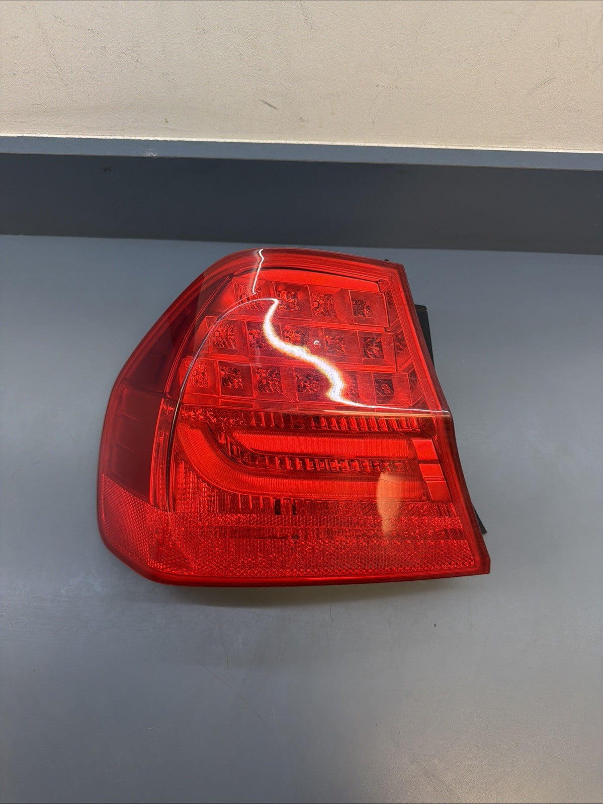 09-11 BMW E90 3 SERIES 328i 335i REAR LEFT DRIVER SIDE OUTER TAIL LIGHT 4871735