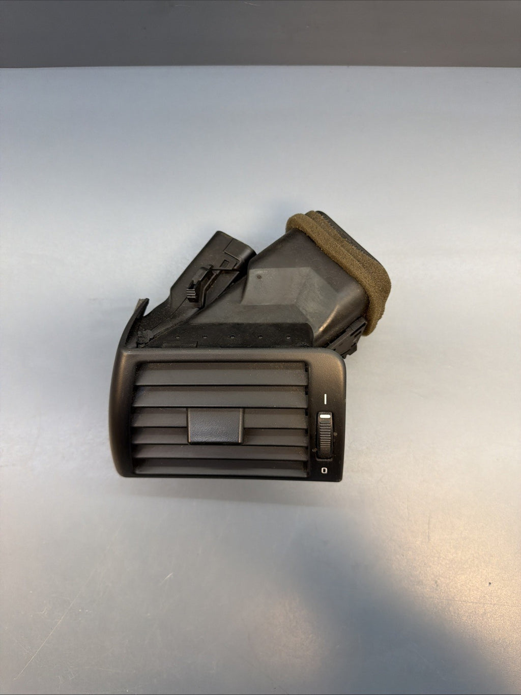 99-06 BMW E46 3 Series Front Left Dashboard Air Vent Passenger 8361897