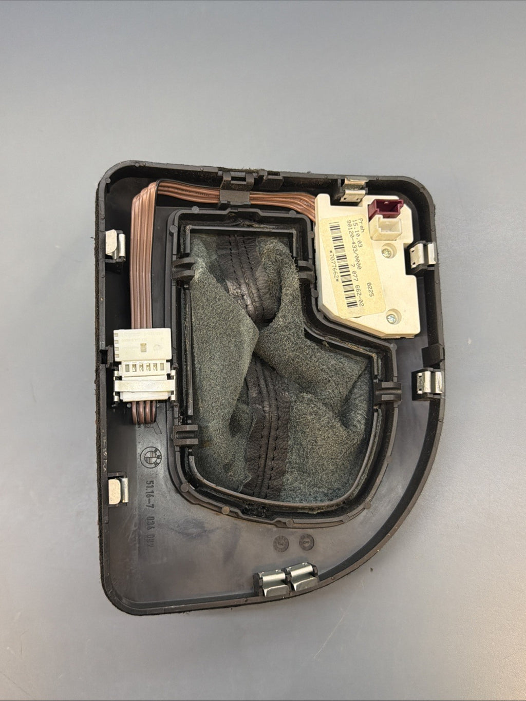 2004-2007 BMW 530i 535I FRONT CENTER CONSOLE SHIFTER TRIM BEZEL 7077662 OEM