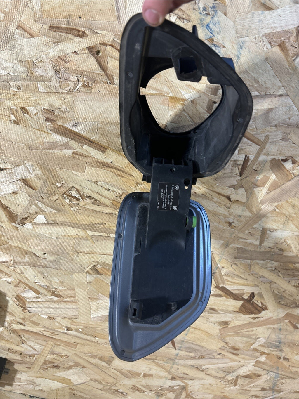 2007-2012 BMW E93 3-SERIES FUEL TANK LID TANK FILLER FLAP DOOR OEM 7546830