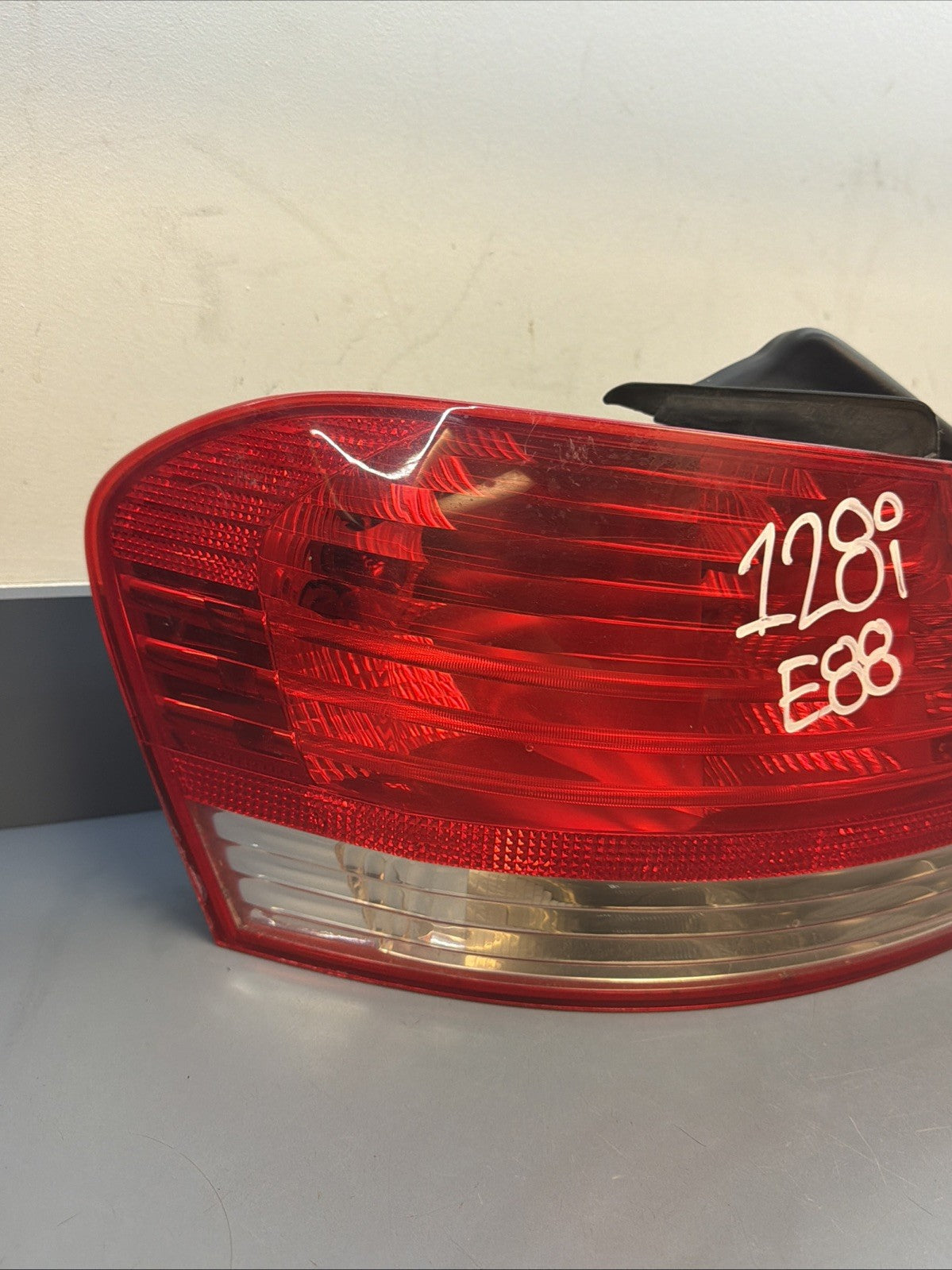 08-11 OEM BMW E82 E88 128 135 Rear Left Driver Side Outer Tail Light 6924519