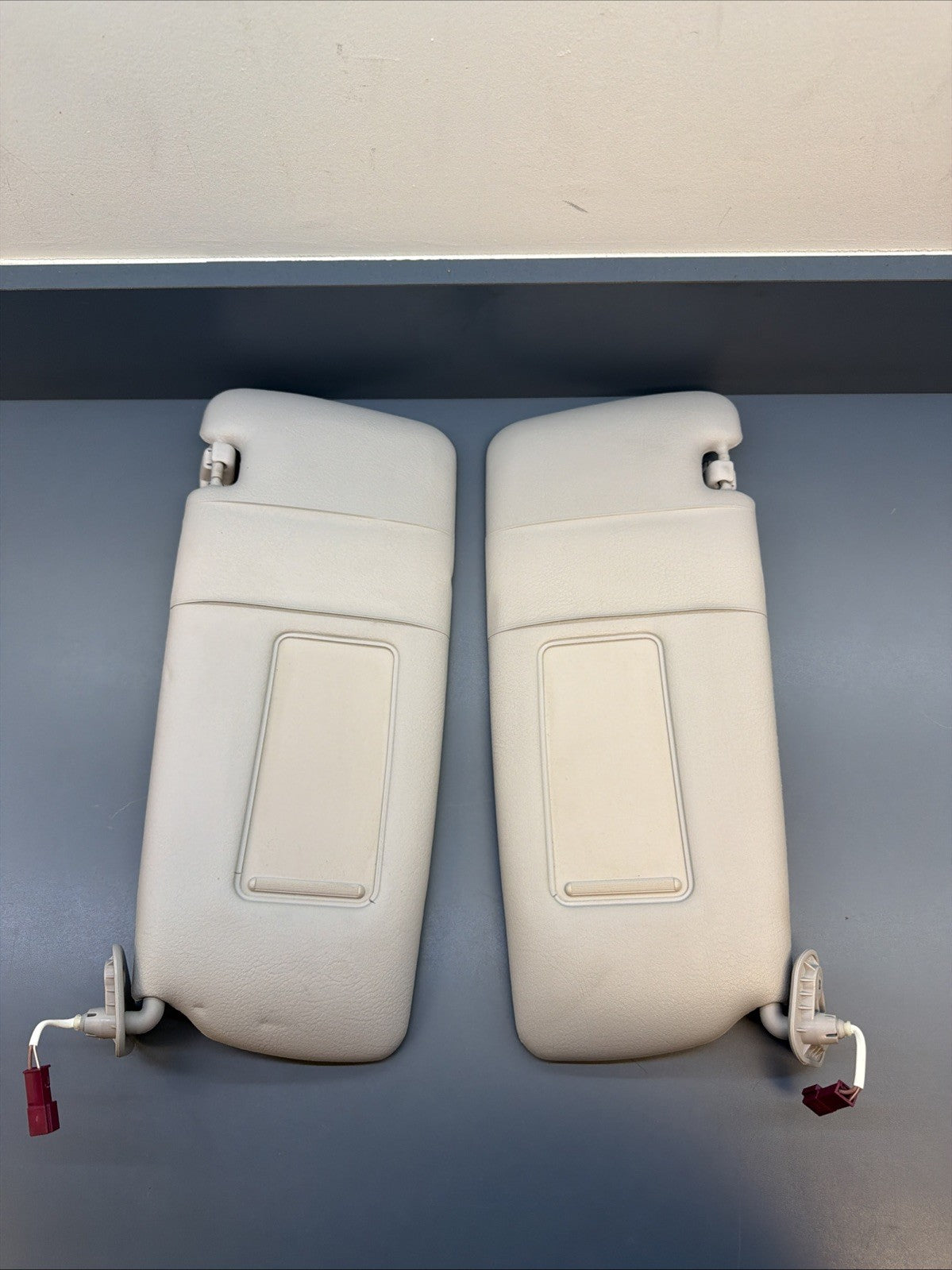 OEM 99–06 BMW E46 325/325i/330 L+R Illuminated Gray Sun Visor Set