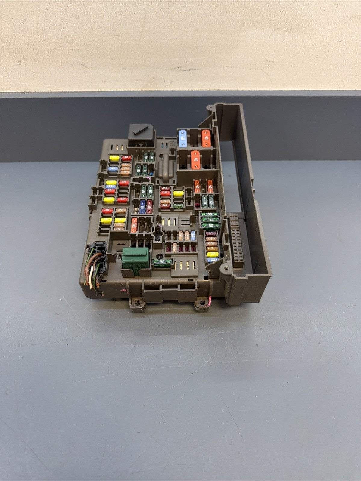 BMW 1 3 X1 Series E90 E91 E84 E87 Fuse Box Front Power Distribution 9119444