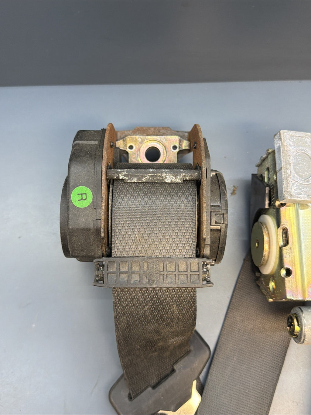 2006 BMW 750i Right Side SEAT BELT RETRACTOR OEM