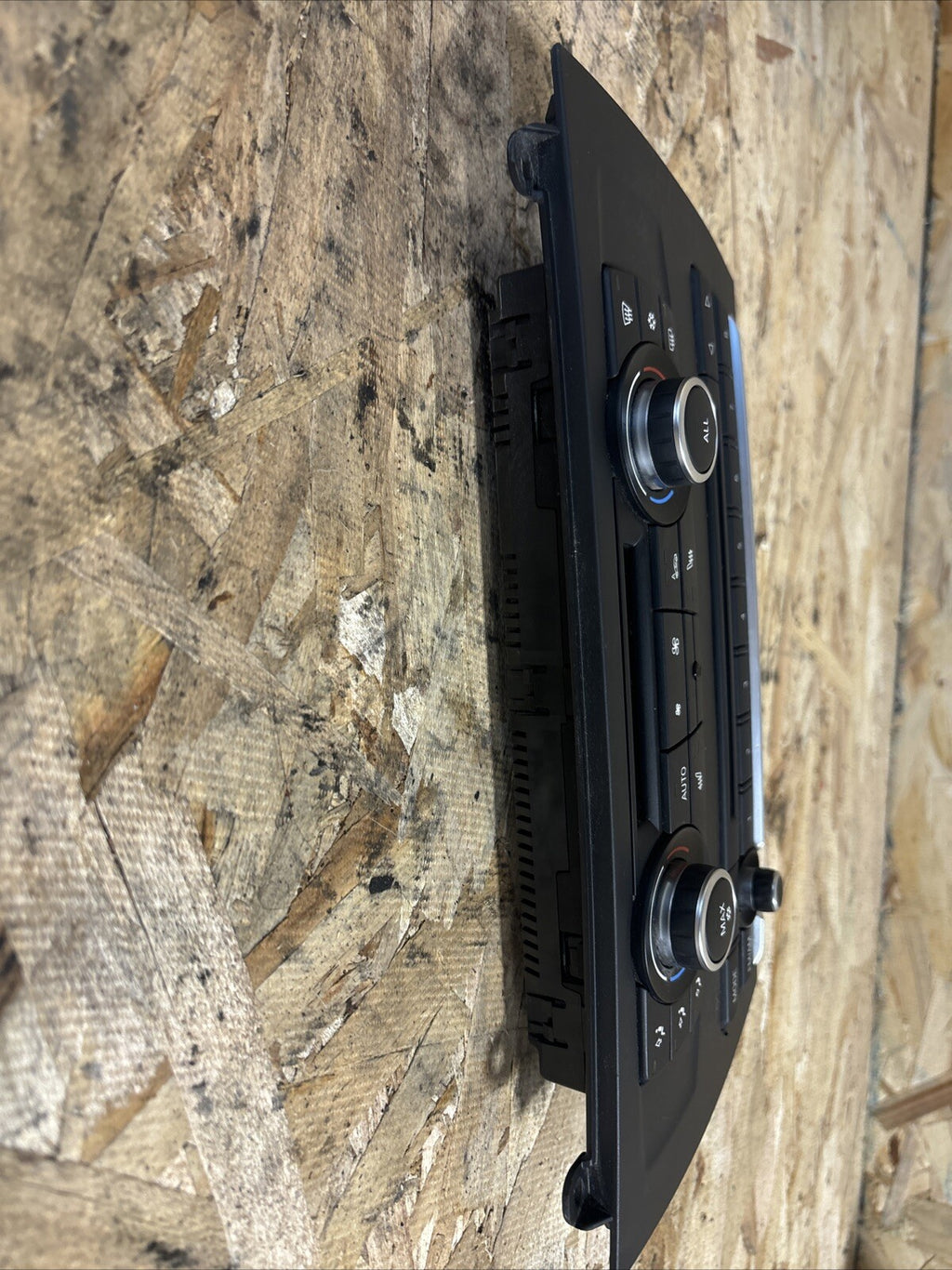 2011-2012 BMW X3 3.0L - Front AC Climate Control / Stereo / CD UNIT 9259616