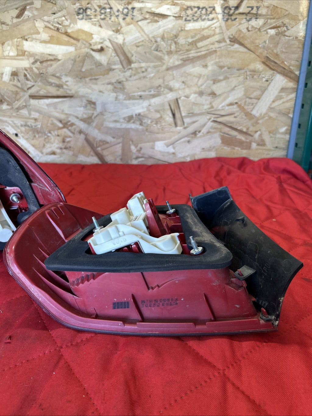 BMW 04-08 E90 3 SERIES OUTER FENDER TAIL LIGHT SET 2PC OEM 7161955+7161956