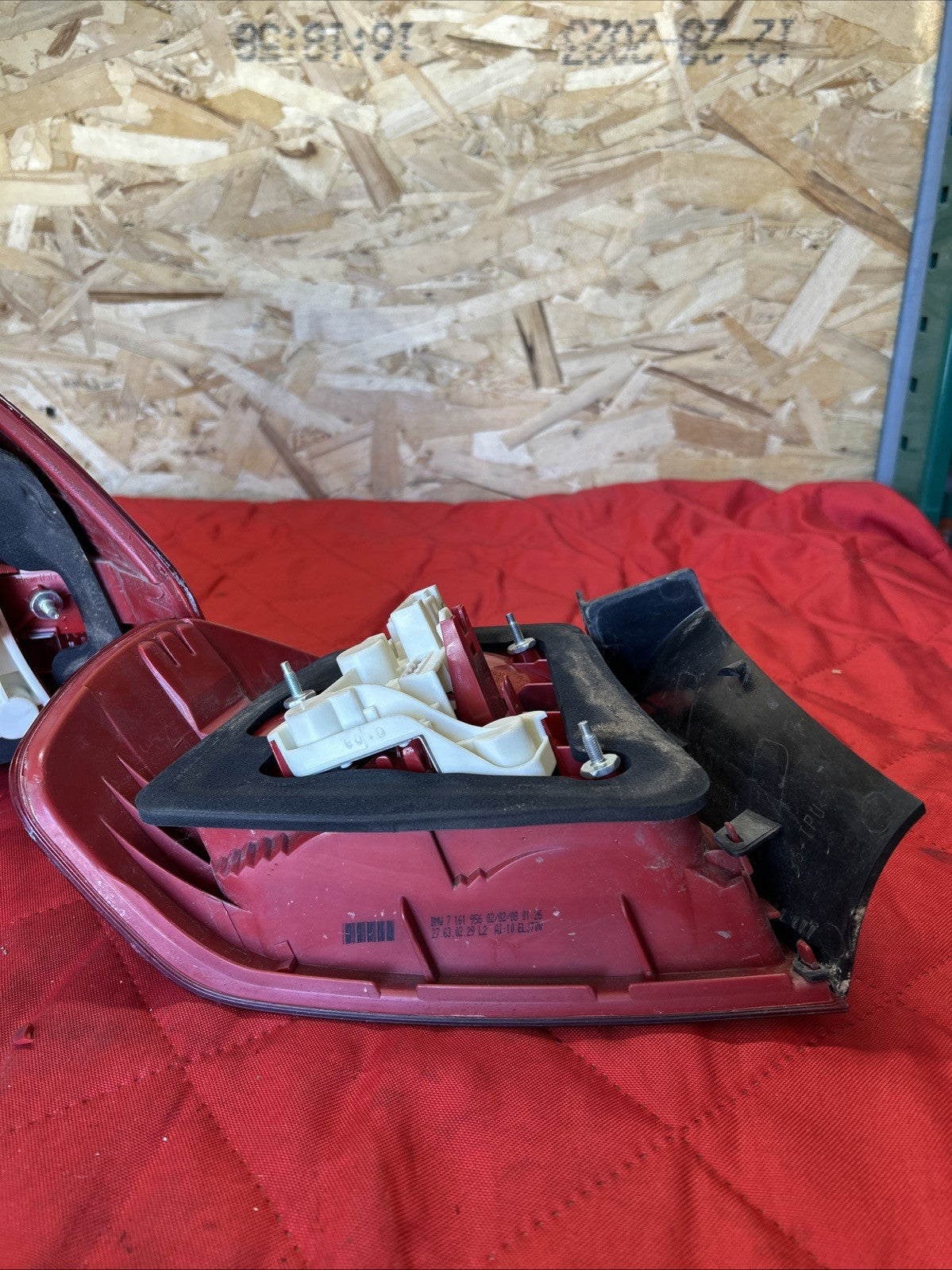 BMW 04-08 E90 3 SERIES OUTER FENDER TAIL LIGHT SET 2PC OEM 7161955+7161956