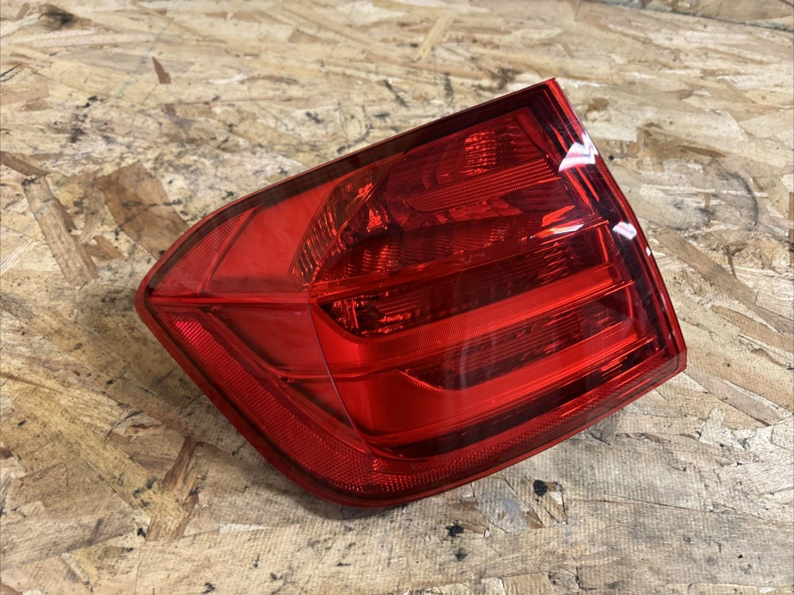 2011-2015 BMW 328IX F30 REAR LEFT SIDE OUTER TAILLIGHT LIGHT LAMP OEM 7372785