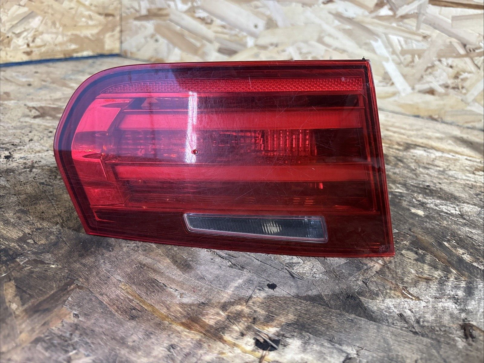 2012 - 2016 BMW 328I F30 REAR LEFT DRIVER SIDE INNER BOOT LID LIGHT 7259915 OEM