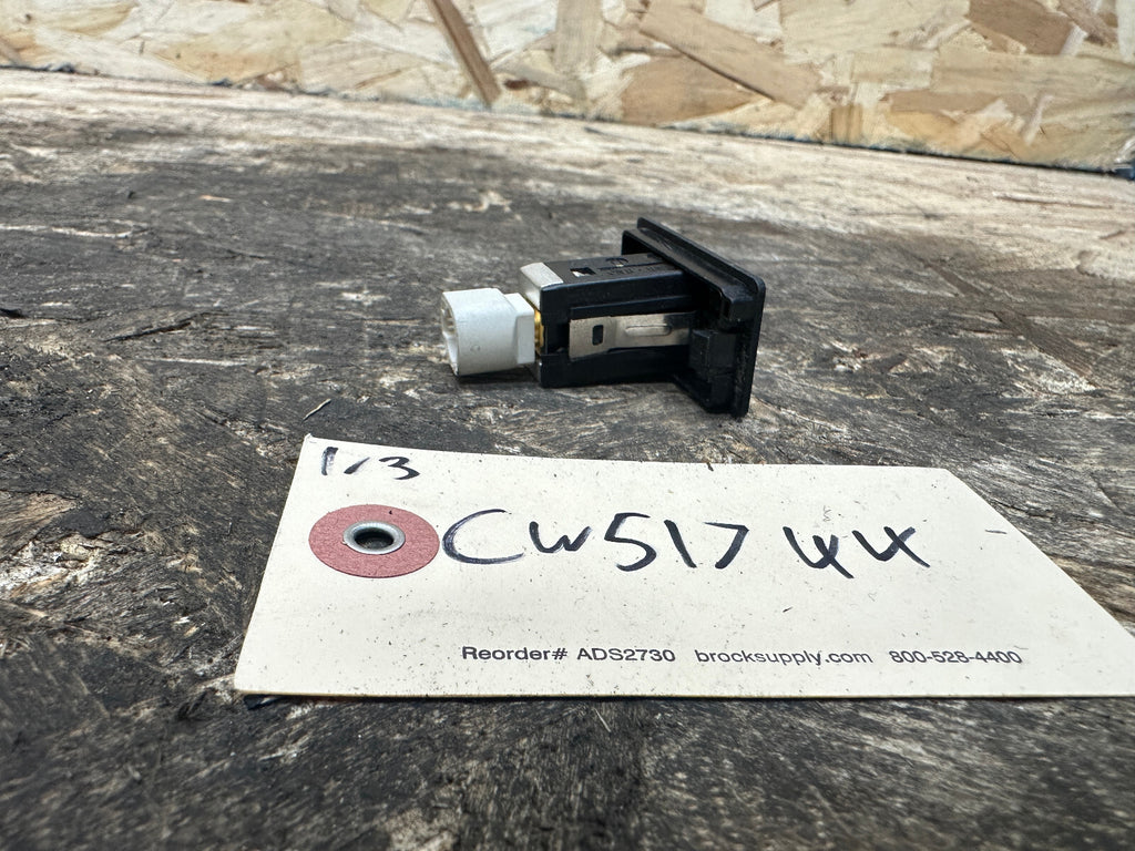 BMW 01-18 1/3/5/6/7 SERIES X1 X3 X4 X5 X6 Z4 FRONT USB PORT BLACK OEM 9167196