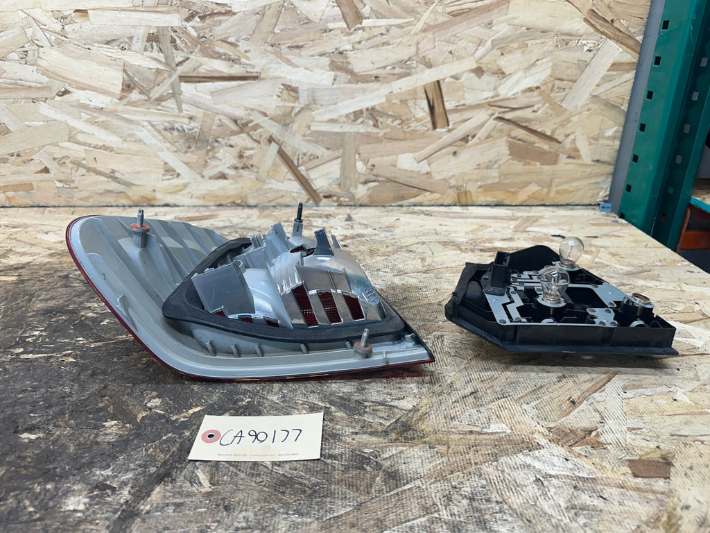 BMW 97-05 E46 3 SERIES LEFT+RIGHT OUTER TAIL LIGHT SET 2PC OEM 8364921+8364922