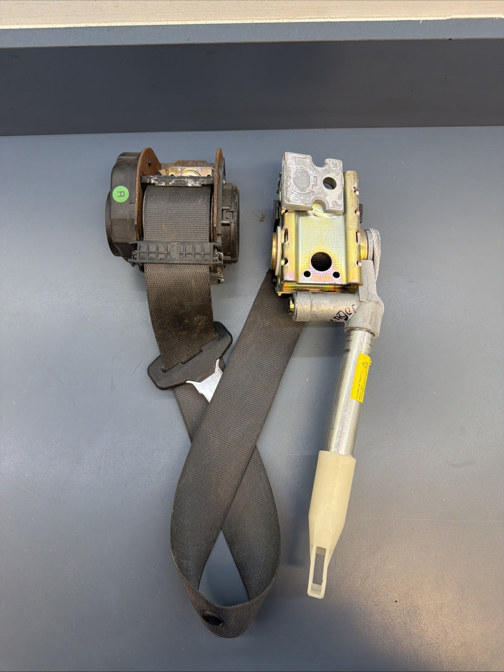2006 BMW 750i Right Side SEAT BELT RETRACTOR OEM