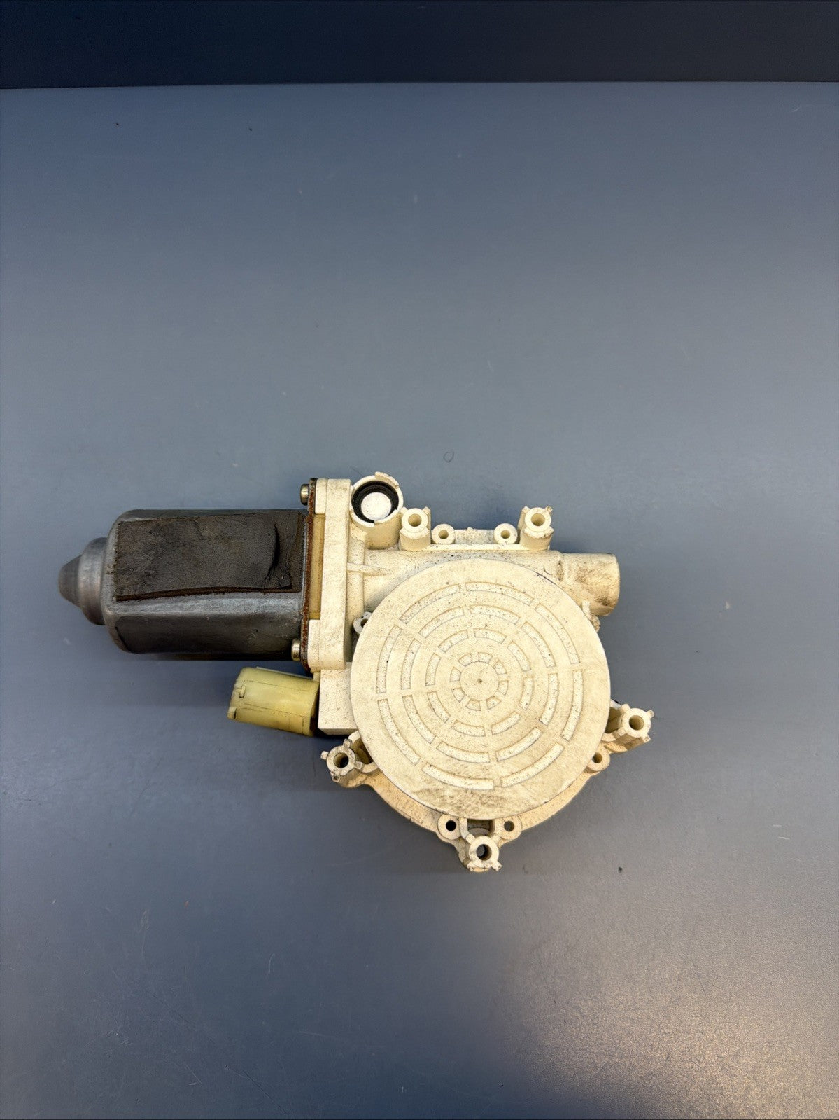 BMW E39 M5 540i 530i 525i PASSENGER FRONT WINDOW REGULATOR MOTOR 8360512