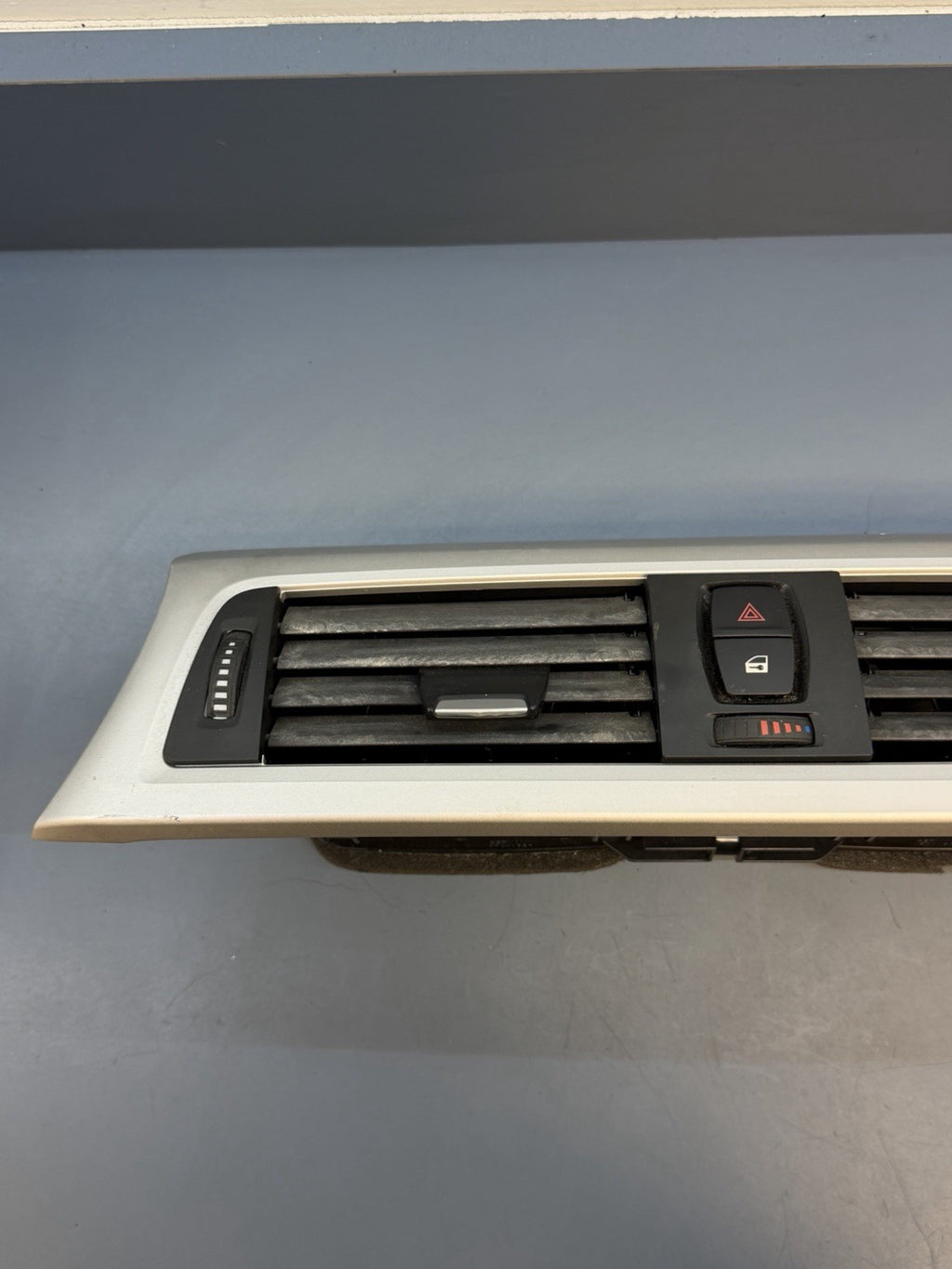 BMW F30 F31 F32 F33 F36 Center Dash Trim w/ Dual Air Vent OEM 9218552 9231206