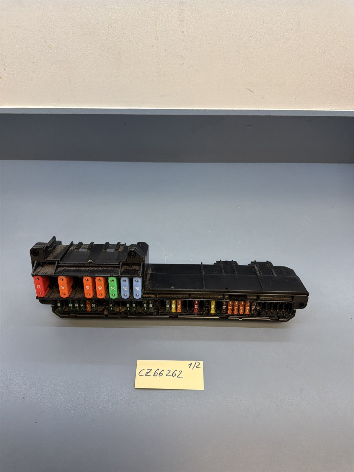 2009 BMW E60 535i PASSENGER SIDE CABIN FUSE BOX RELAY OEM 6957330