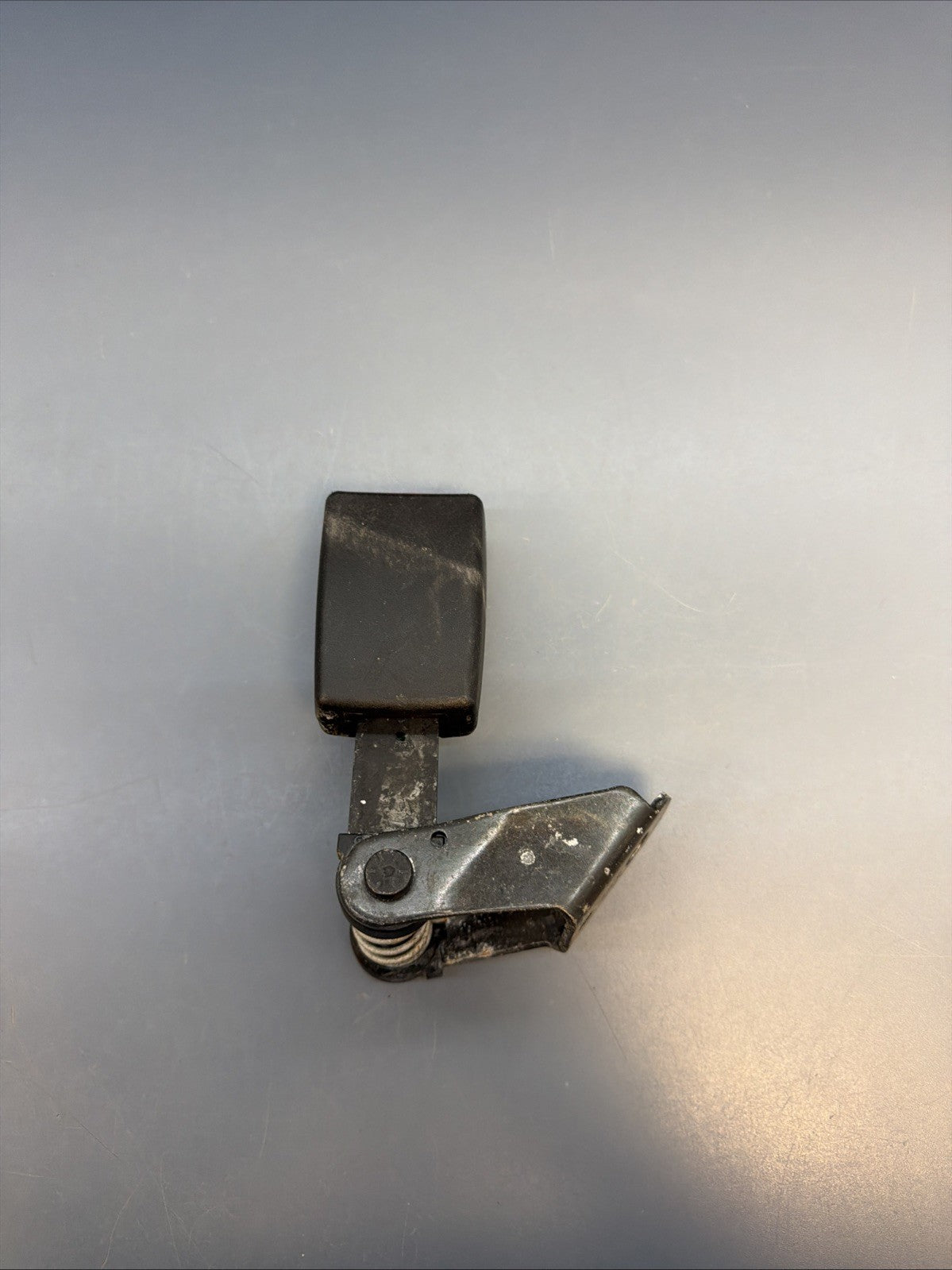 98-03 BMW 5 SERIES E39 525 530 REAR RIGHT SEAT BELT BUCKLE LOCK 8176516 OEM