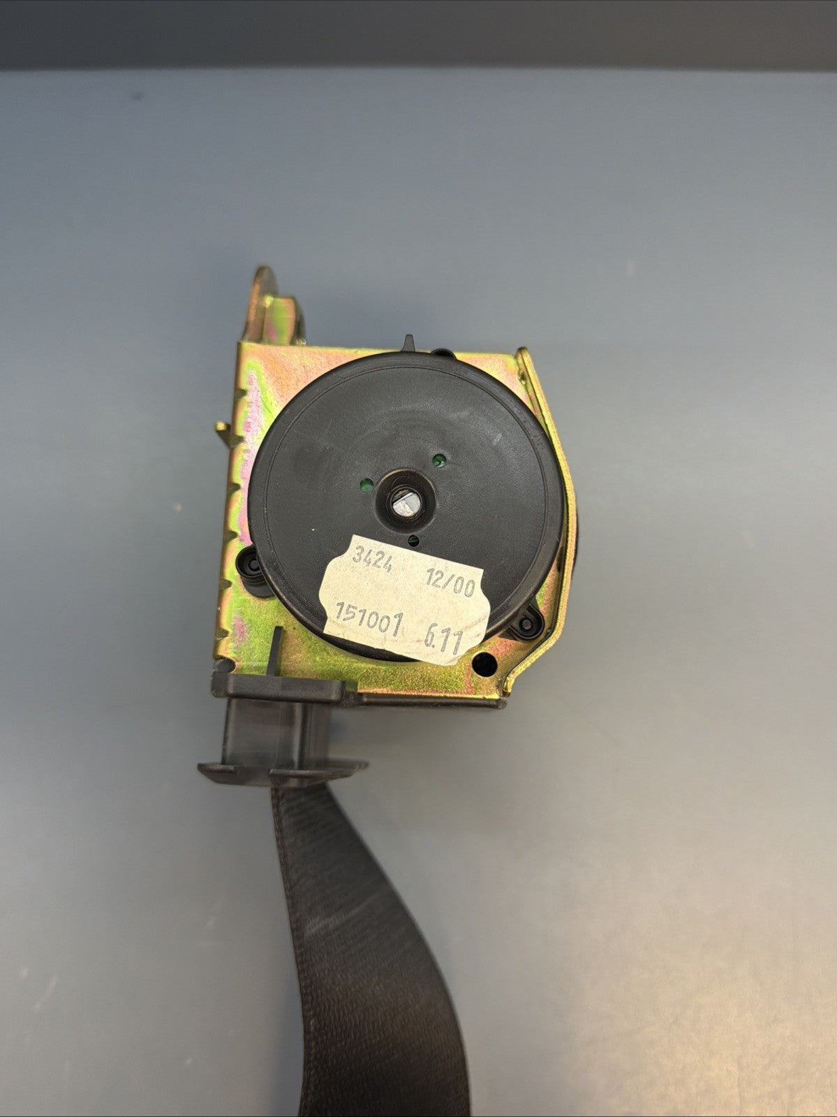 2001-2005 BMW 325i E46 Front Right Side Seat Belt Retractor 7008684 Black OEM